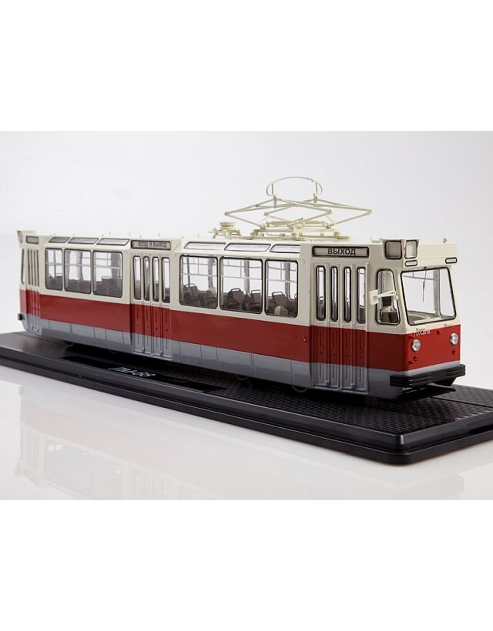 LM(PTMF) LM-68 Tram(red/white)