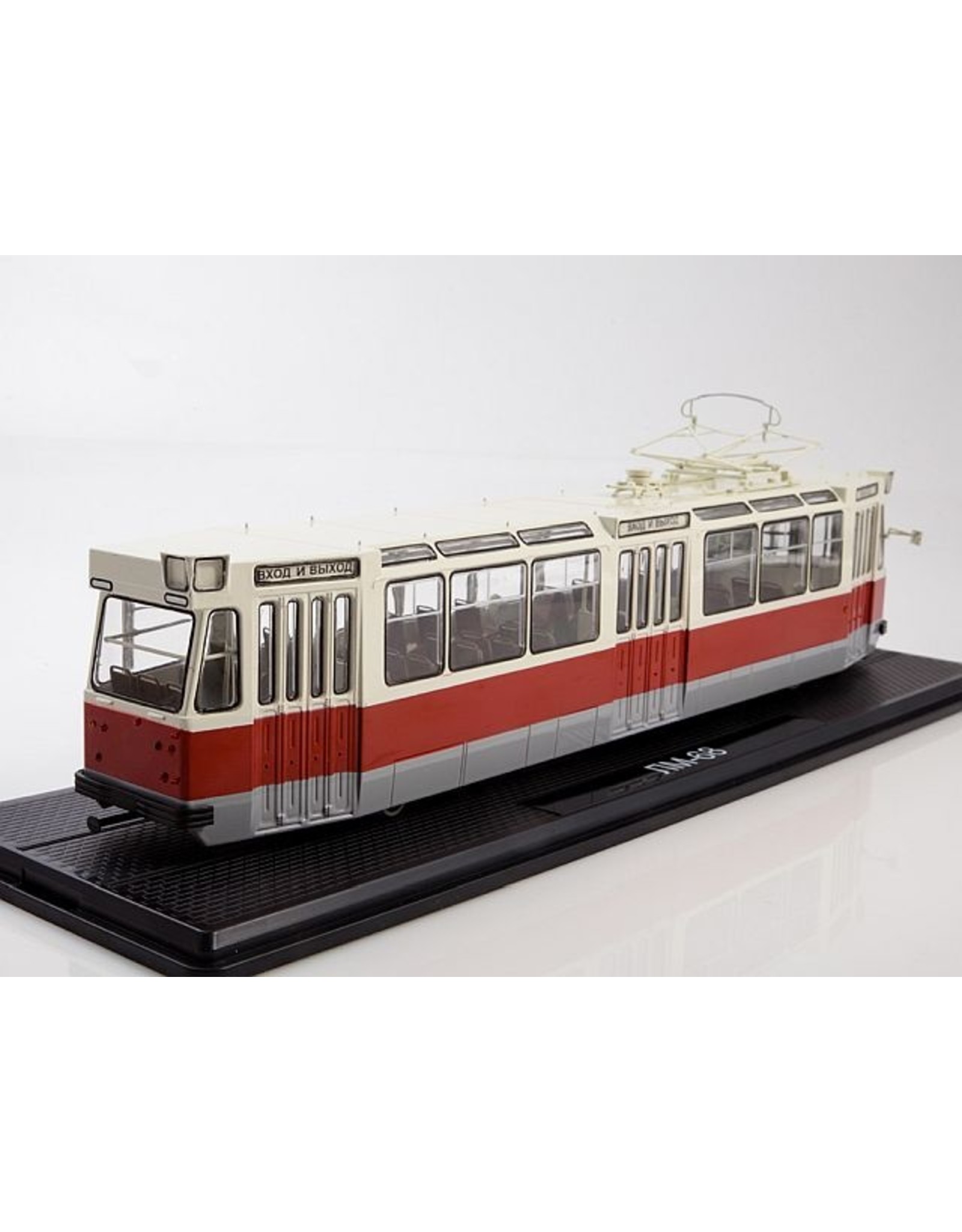 LM(PTMF) LM-68 Tram(red/white)