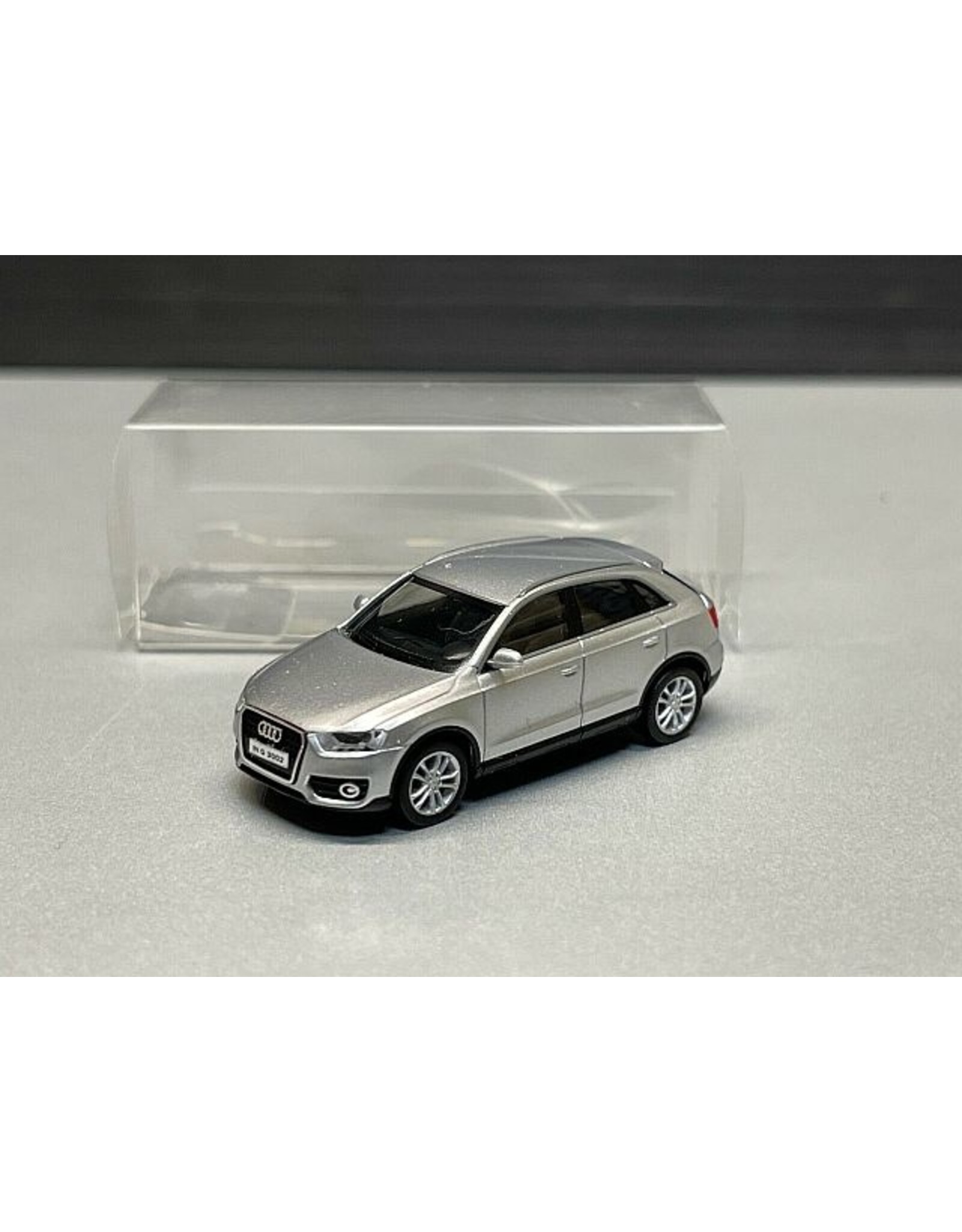 Audi Audi Q3(silver metallic)