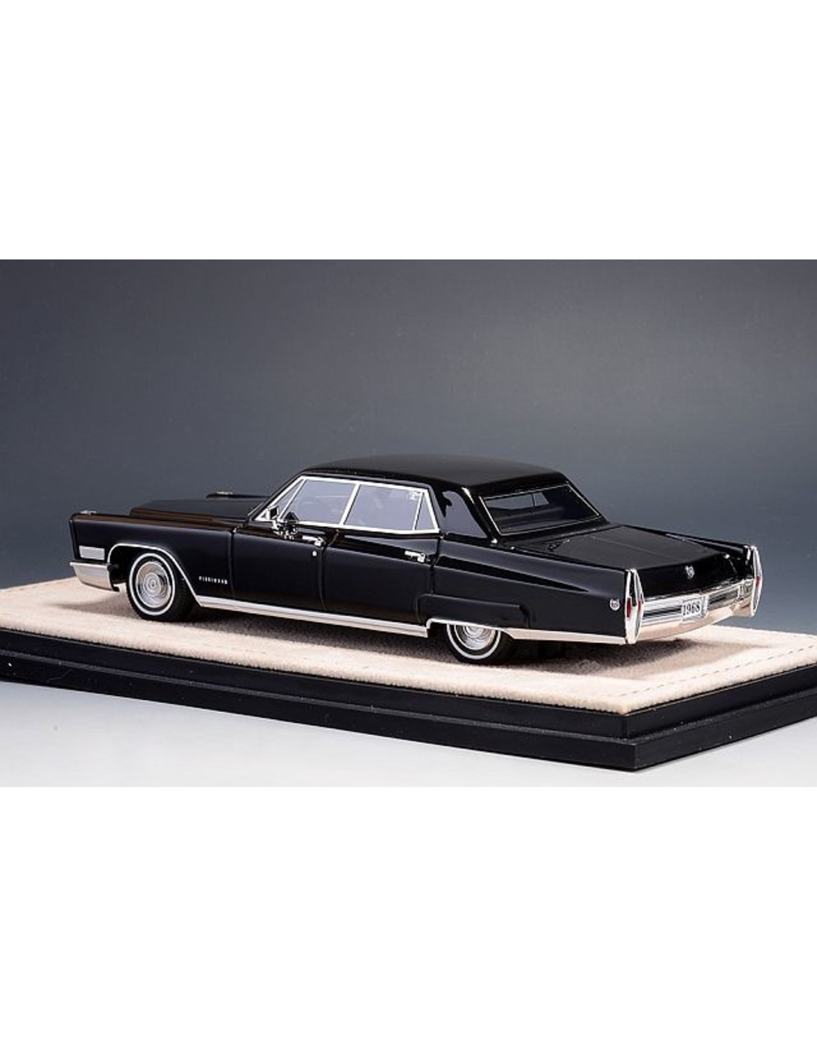 Cadillac(General Motors) Cadillac Fleetwood Sixty Special(1968)black.