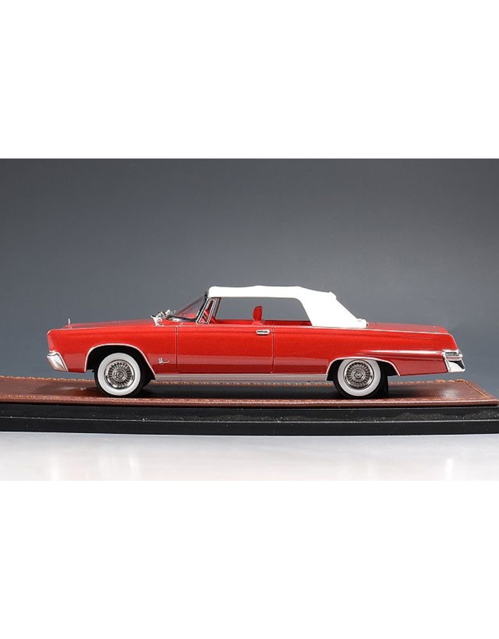 Imperial(Chrysler) Imperial Crown Convertible(1964)closed roof(red).