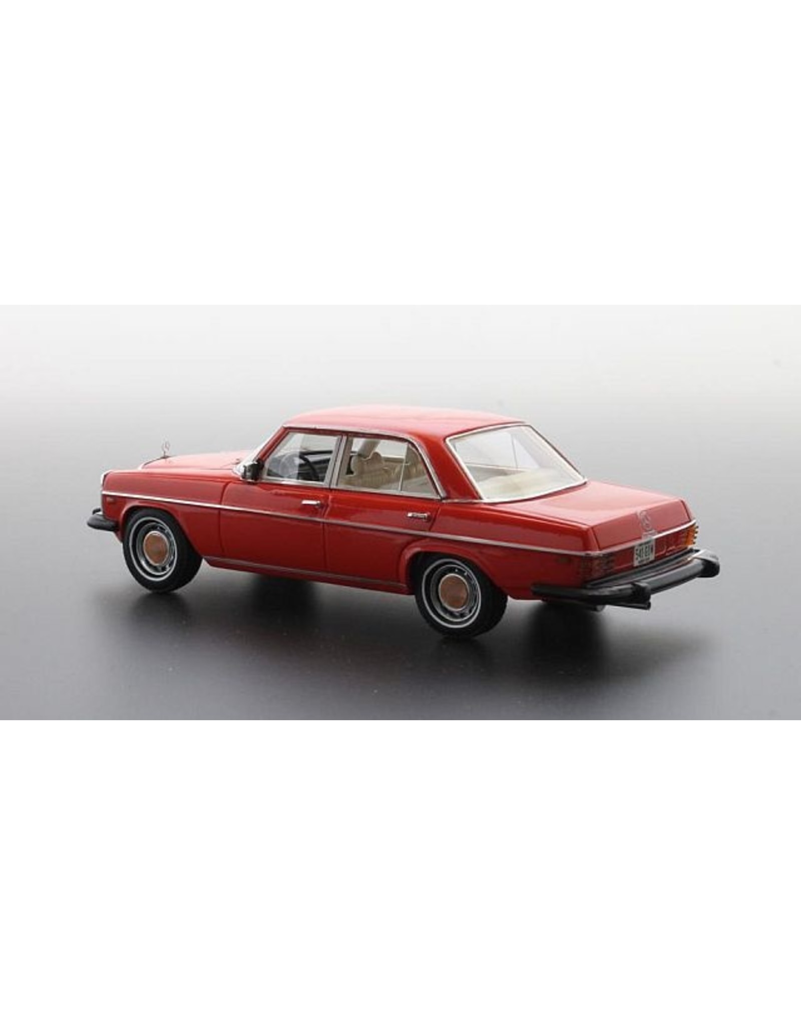 Mercedes 200 W115 Limited Edition Norev 1/18