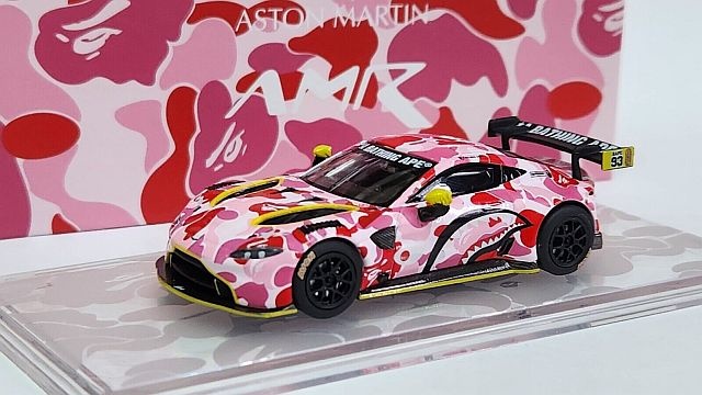 Art-Toys - Aston Martin BAPE GT3(pink)