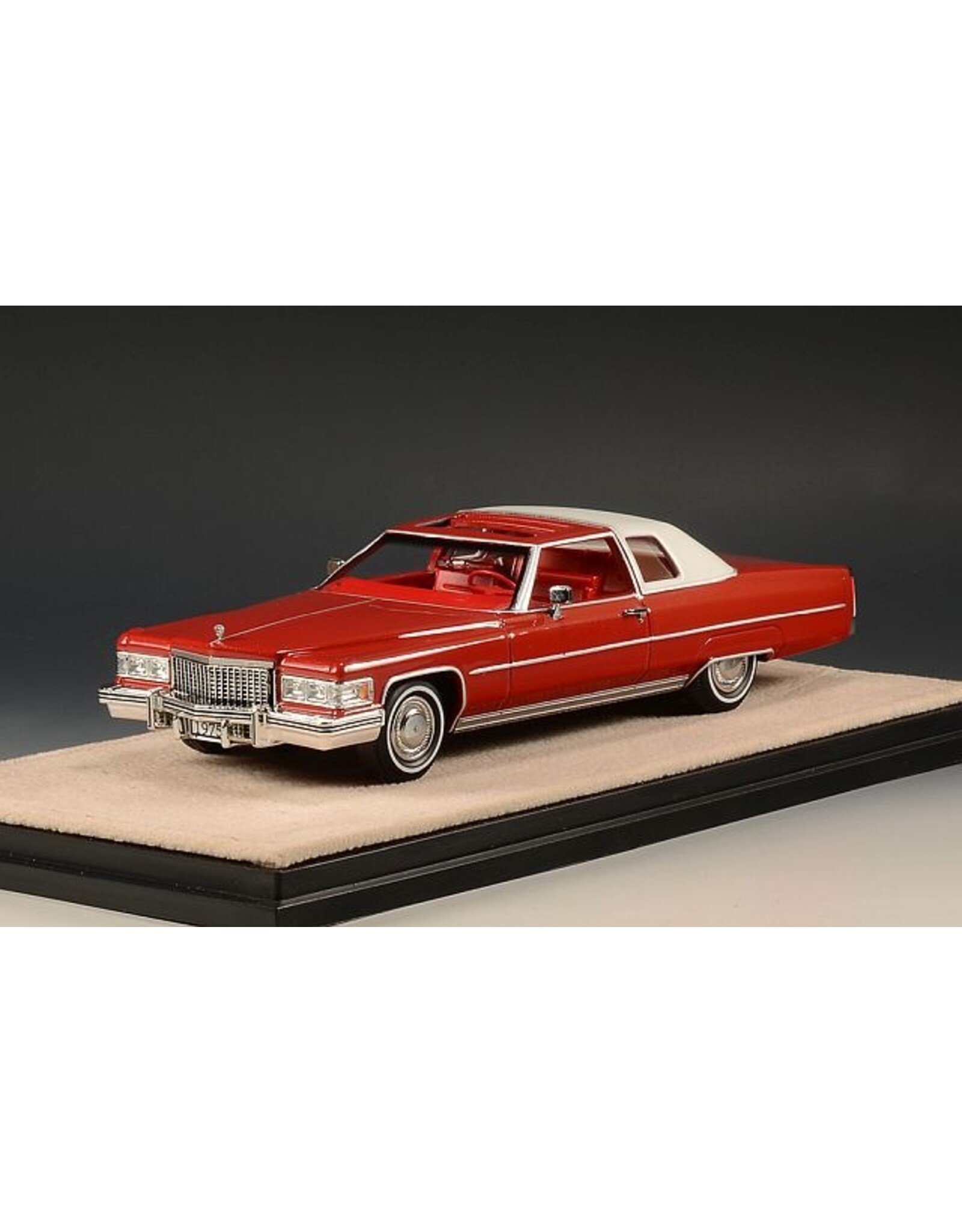 Cadillac(General Motors) Cadillac Coupe Deville(1975)Firethorne red metallic