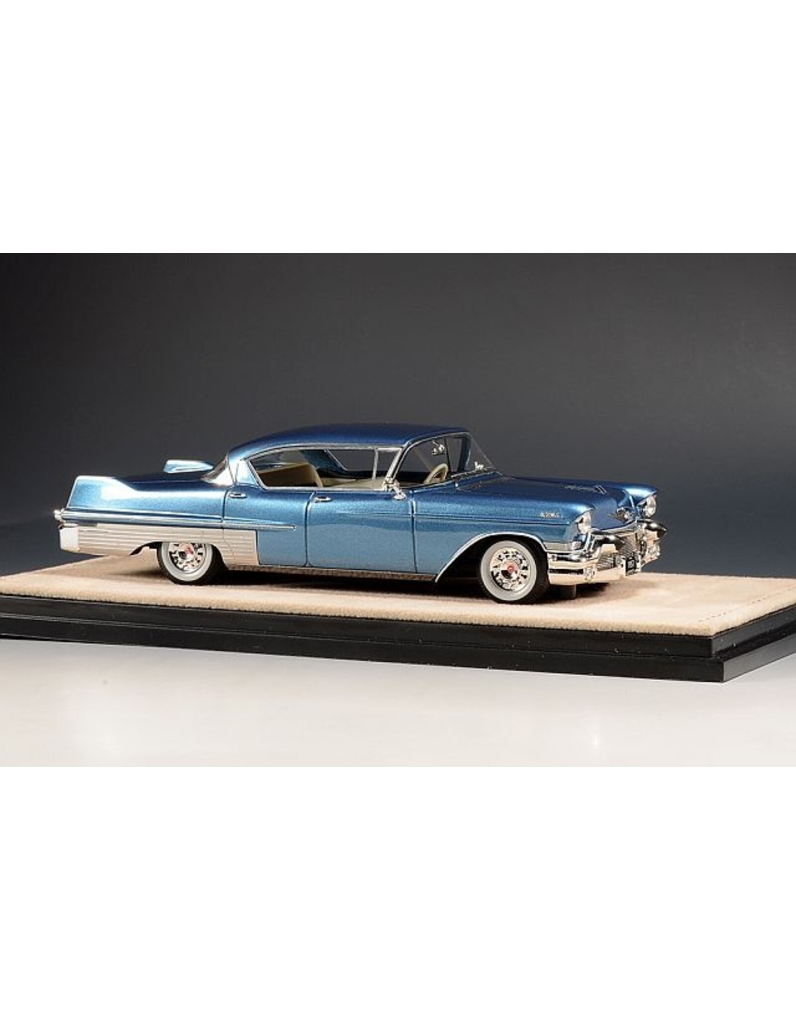 Cadillac(General Motors) Cadillac Fleetwwod Sixty Secial(1957)Bahama blue metallic