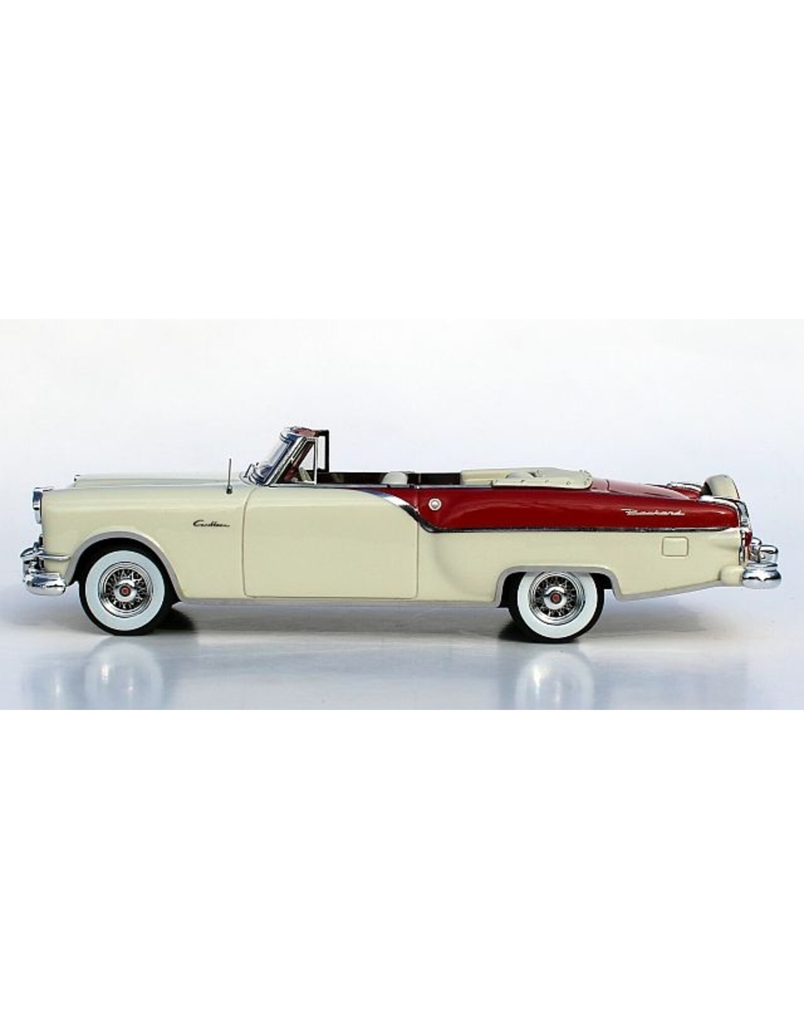 Packard Packard Caribbean(1954)red/white Sahara sand