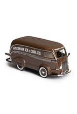 International Harvester International D-300(1938)Wisconsin Ice Co. Van No.600(brown)