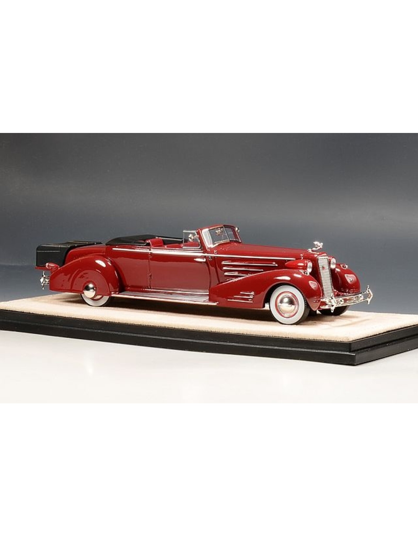 Cadillac by Fleetwood. Cadillac 452D V16 Victoria(1934)Convertible Coupe(open roof)maroon