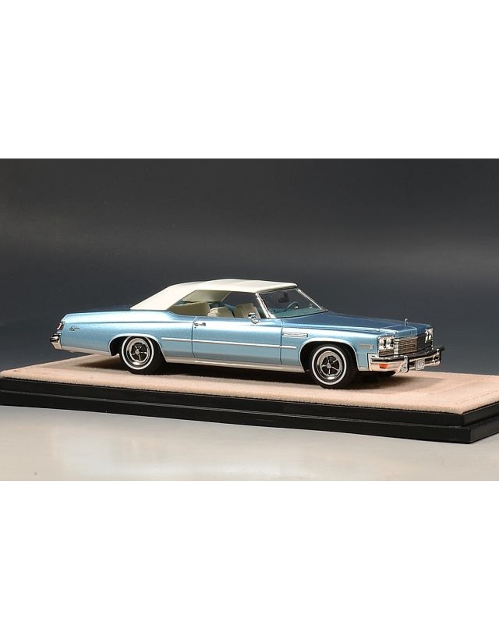 Buick Buick LeSabre Custom Convertible(1975)closed roof(blue Haze metallic)