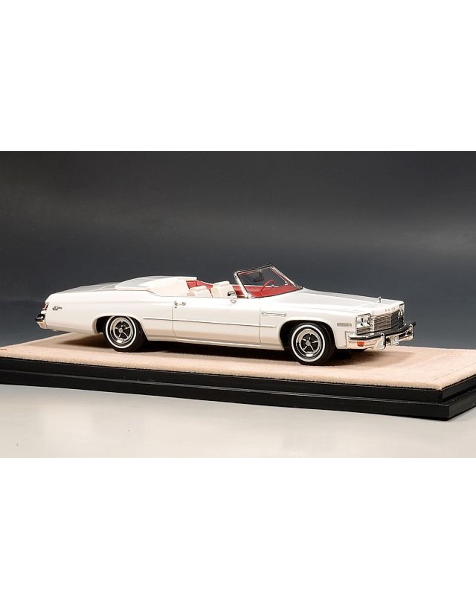 Buick Buick LeSabre Custom Convertible(1975)open roof(white)