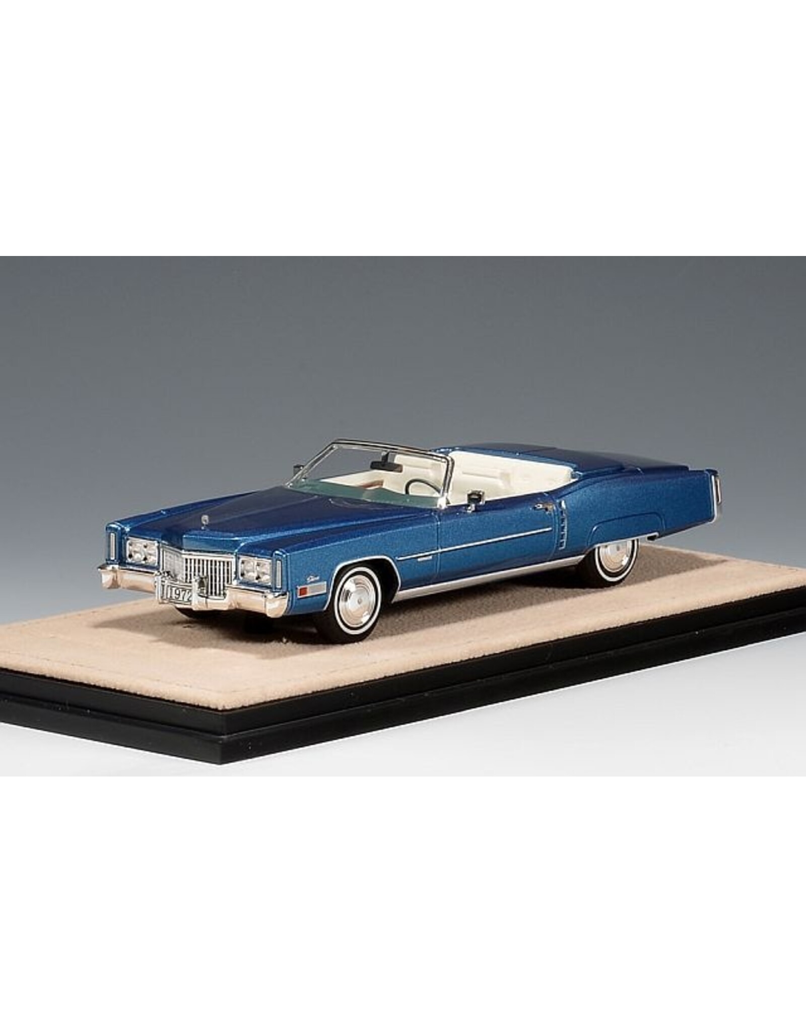 Cadillac(General Motors) Cadillac Eldorado Convertible(1972)open roof(St.Moritz blue metallic)