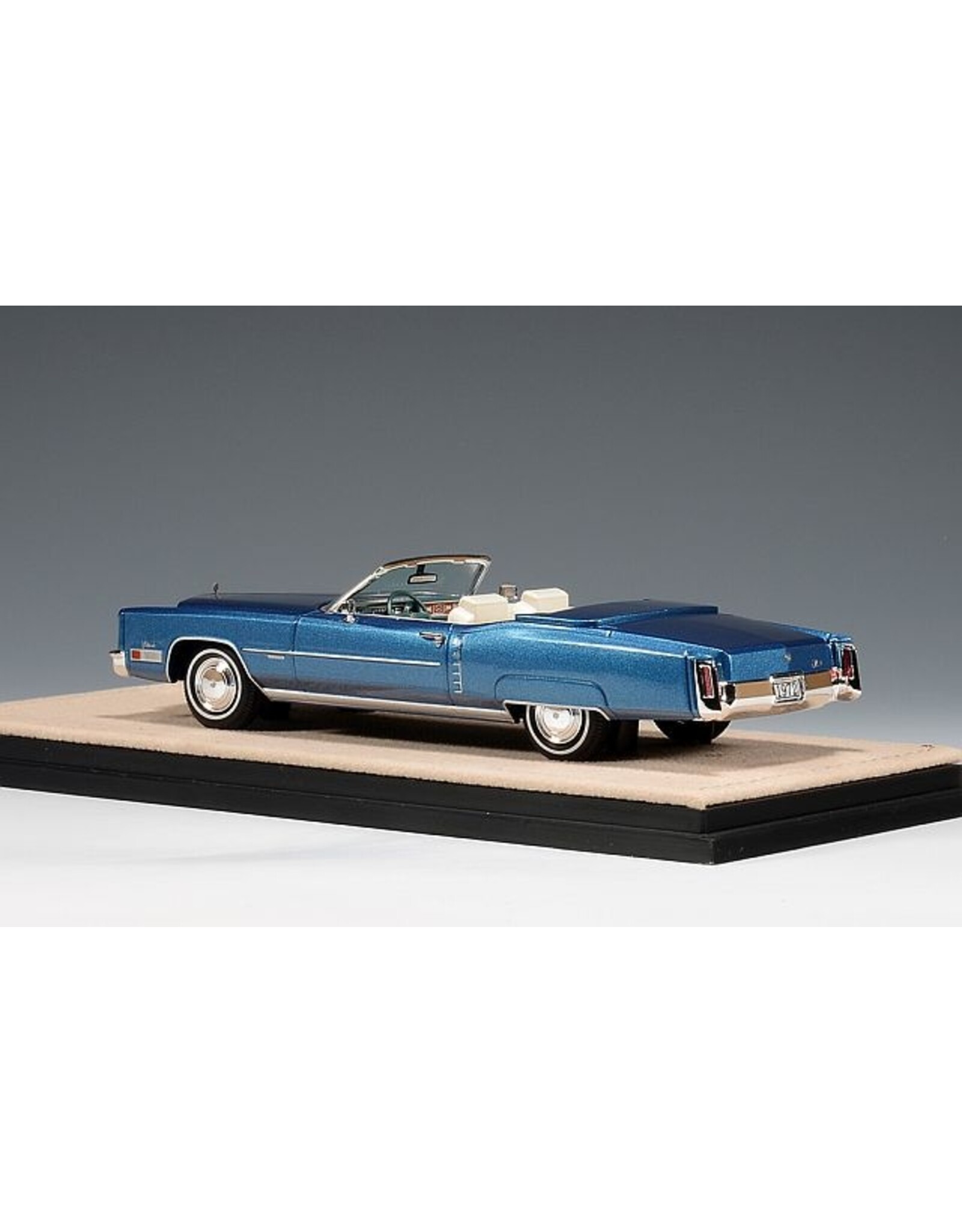 Cadillac(General Motors) Cadillac Eldorado Convertible(1972)open roof(St.Moritz blue metallic)