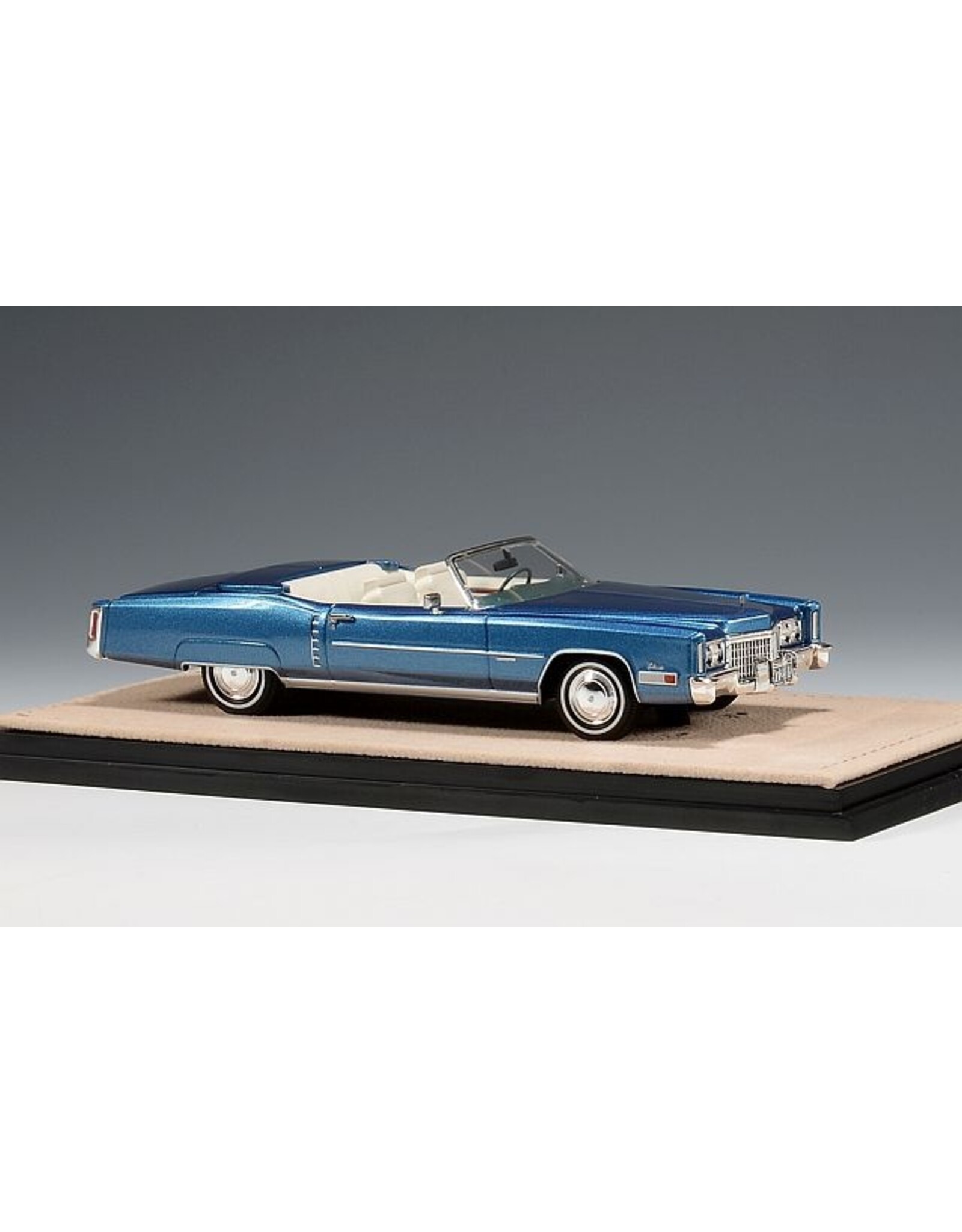Cadillac(General Motors) Cadillac Eldorado Convertible(1972)open roof(St.Moritz blue metallic)