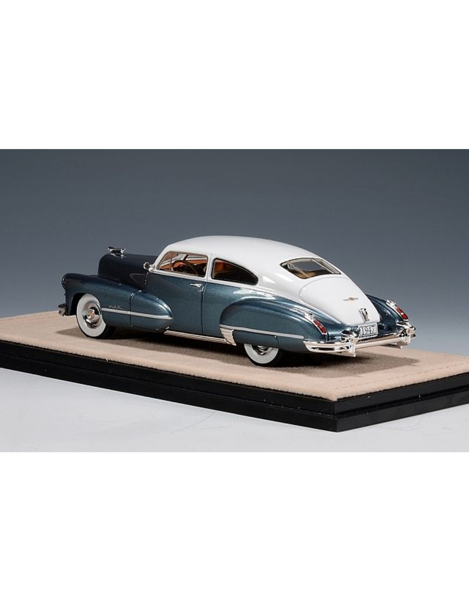 Cadillac(General Motors) Cadillac Series 62 Club Coupe(1947)Seine blue metallic