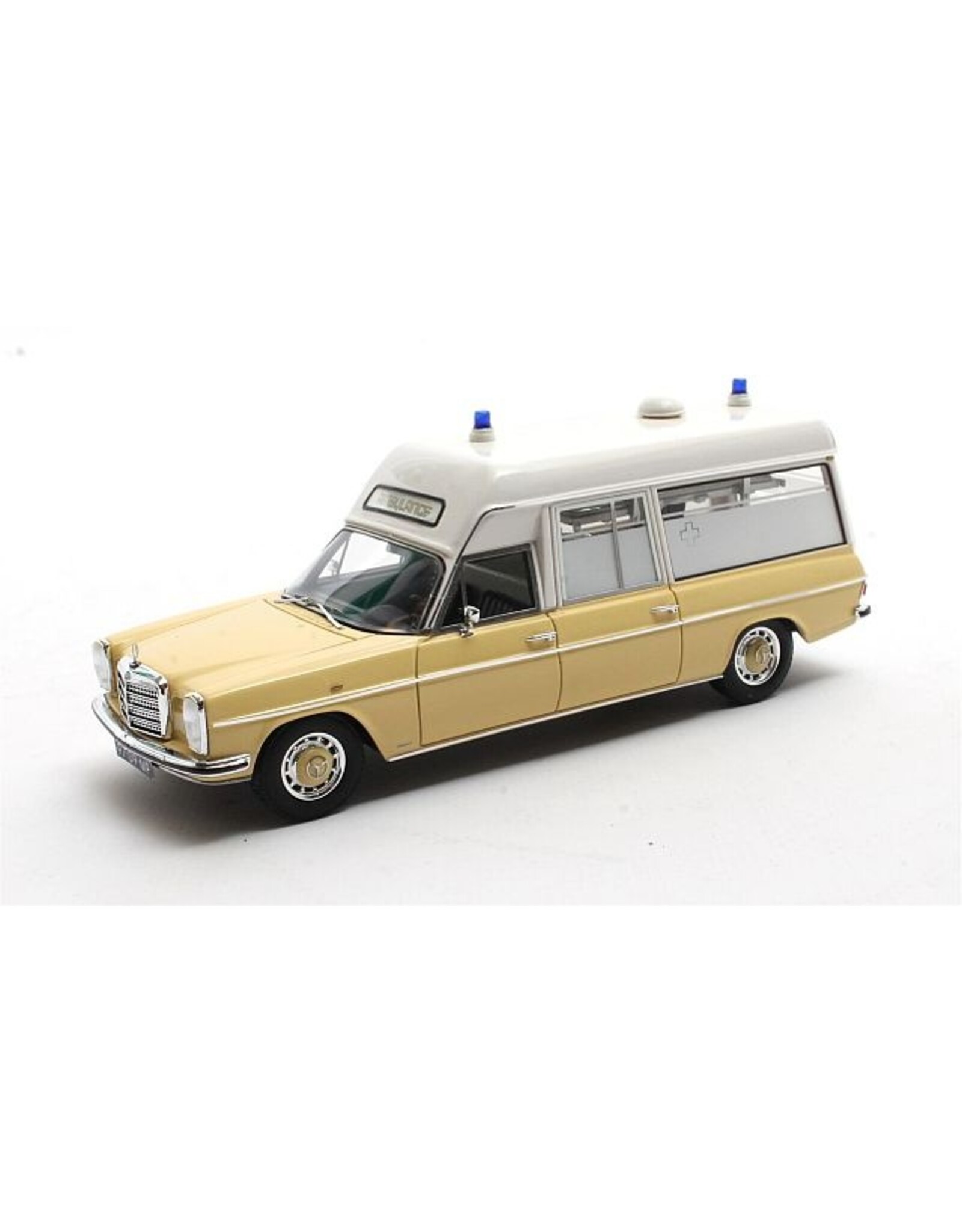 Mercedes-Benz Mercedes-Benz V114 "Visser Ambulance" (1968-73)Westerbaan Dedemsvaart