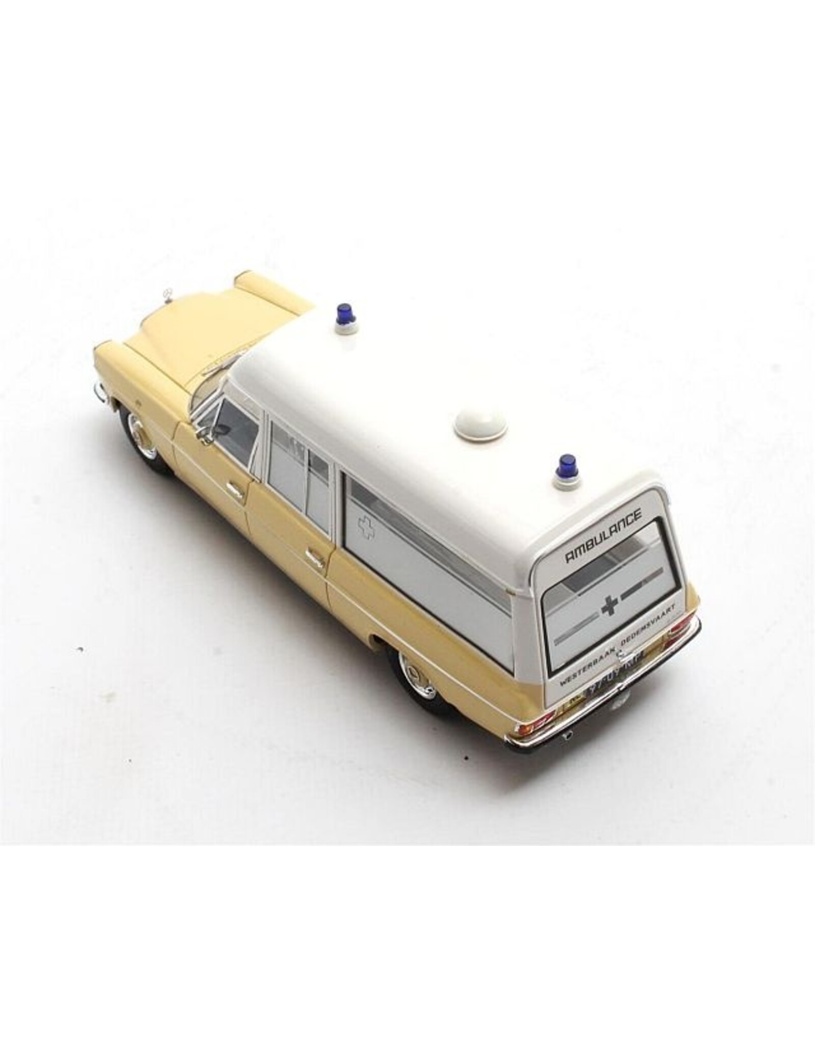 Mercedes-Benz Mercedes-Benz V114 "Visser Ambulance" (1968-73)Westerbaan Dedemsvaart