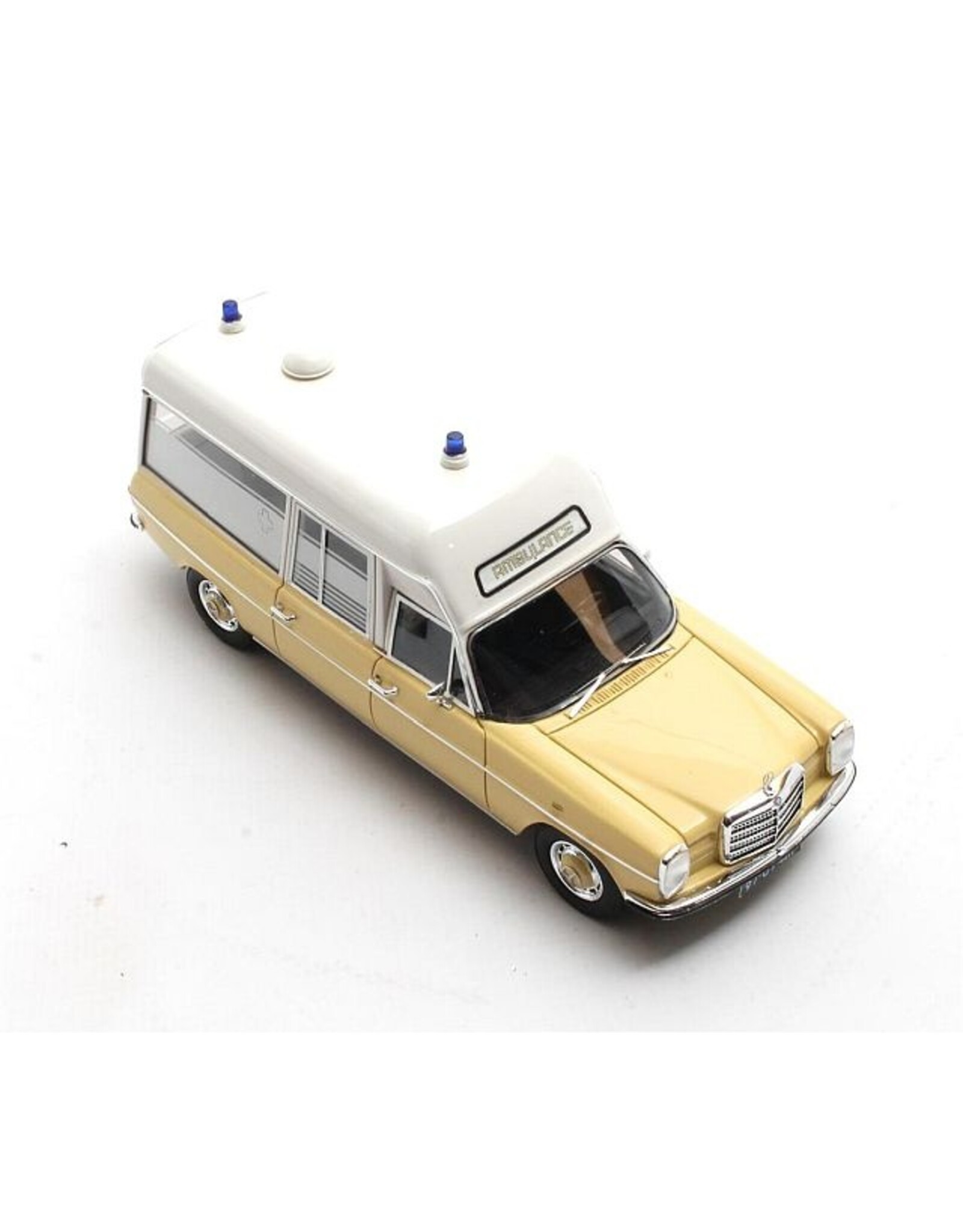Mercedes-Benz Mercedes-Benz V114 "Visser Ambulance" (1968-73)Westerbaan Dedemsvaart