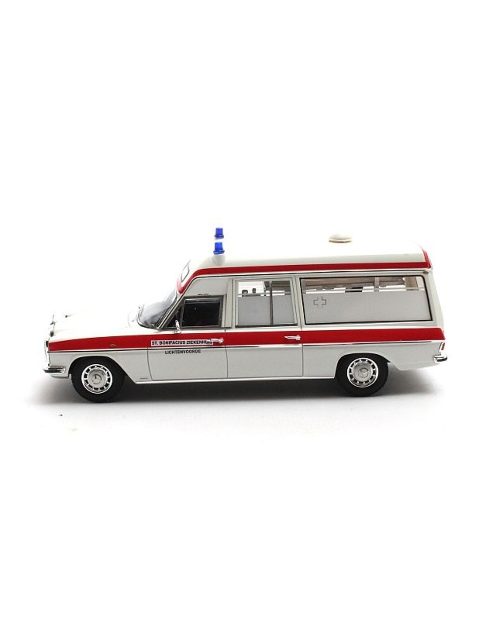 Mercedes-Benz Mercedes-Benz V114 "Visser Ambulance" (1969-73)St.Bonifacius Lichtenvoorde