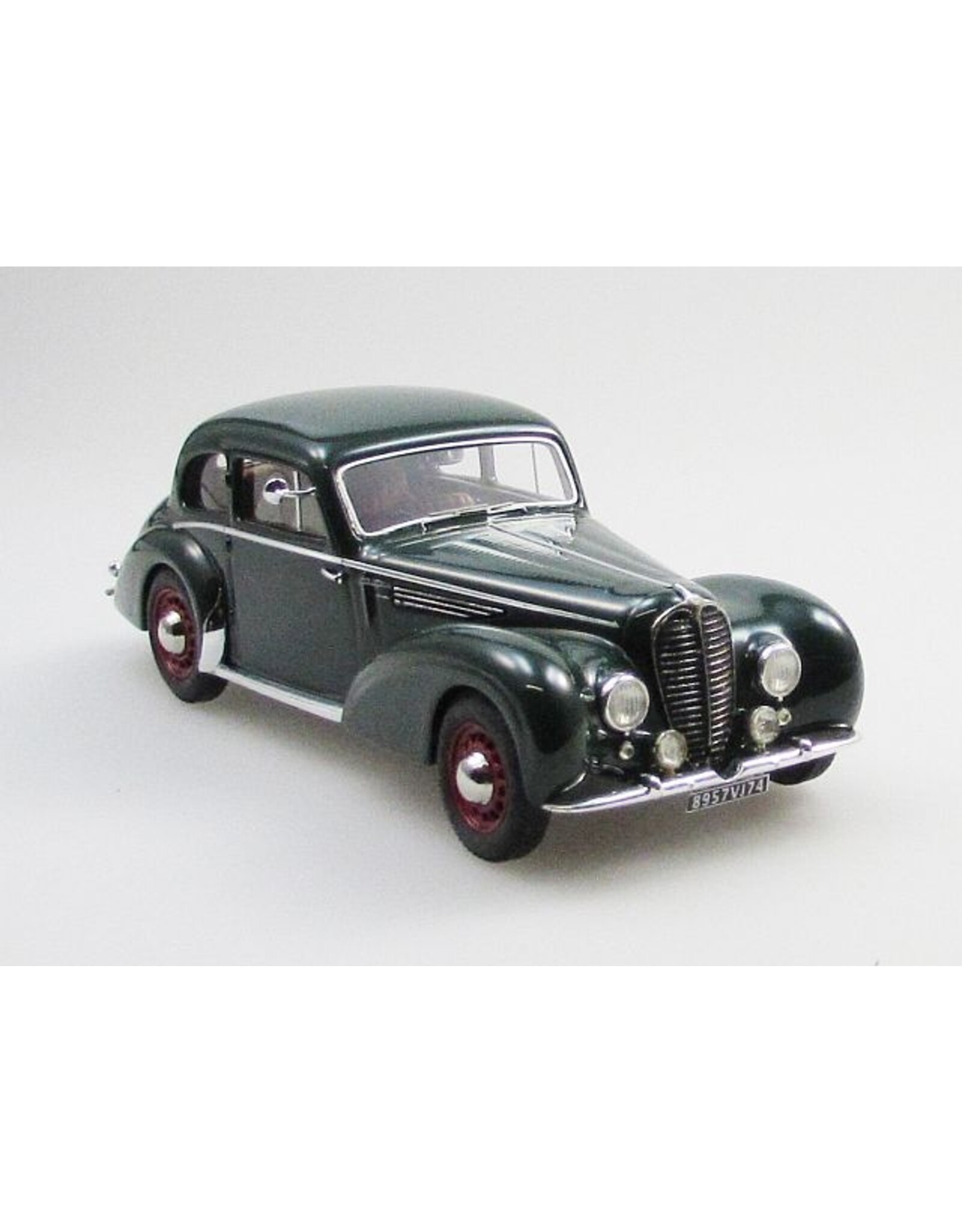 Delahaye by Chapron Delahaye 135 5-window coupé by Chapron(1947)with disc wheels(green/red)