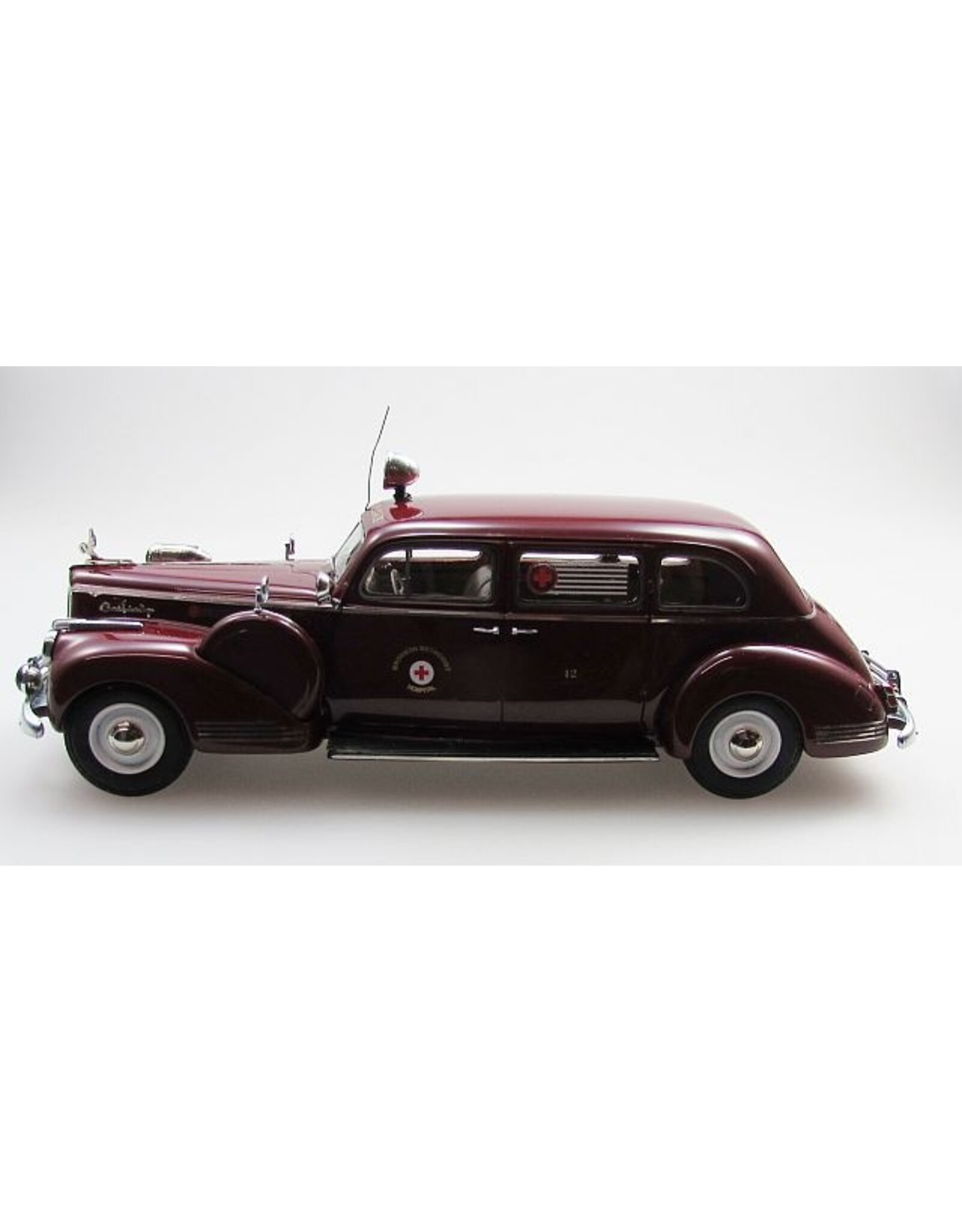 Packard by Henney Packard 160(1941)sedan Ambulance by Henney(chesnut brown/white)