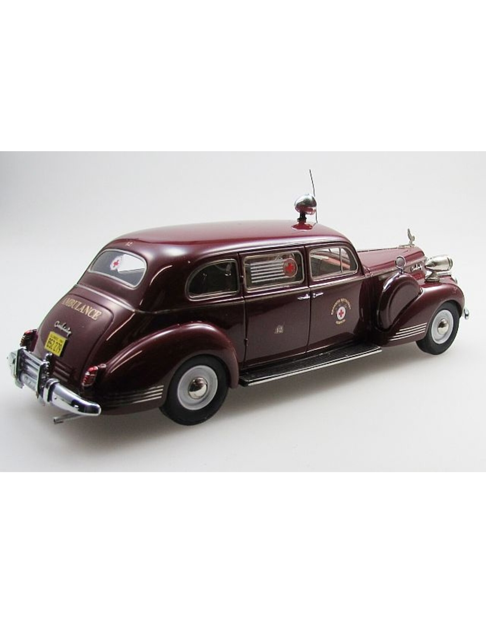 Packard by Henney Packard 160(1941)sedan Ambulance by Henney(chesnut brown/white)