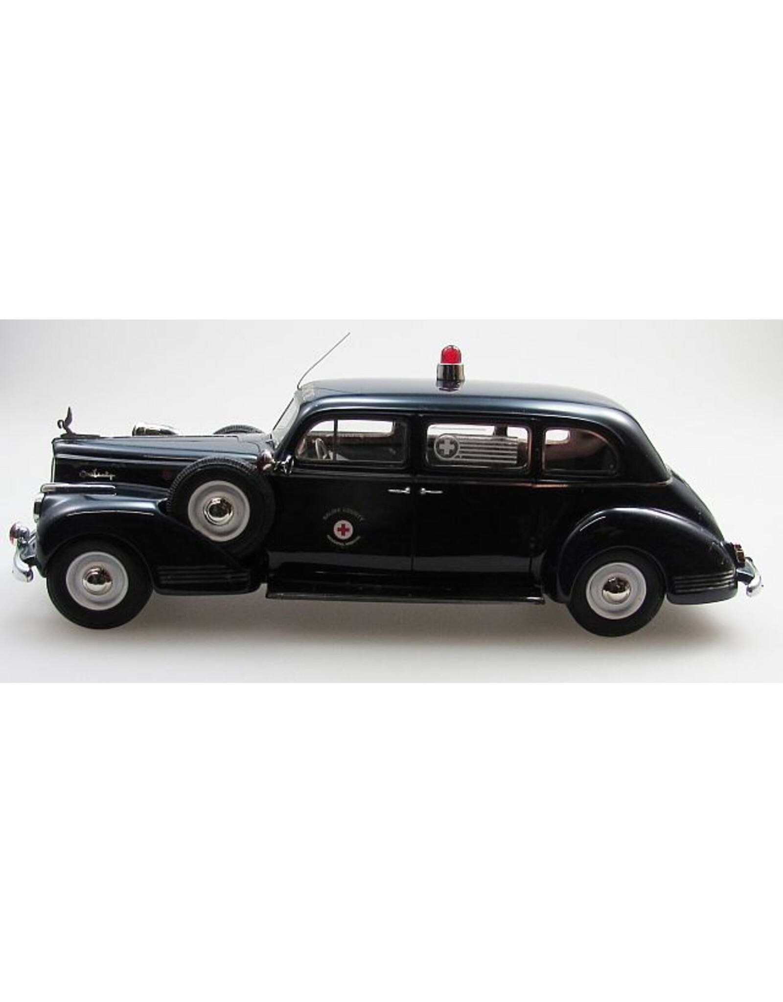 Packard by Henney Packard 160(1942)sedan Ambulance by Henney(darkblue/white)
