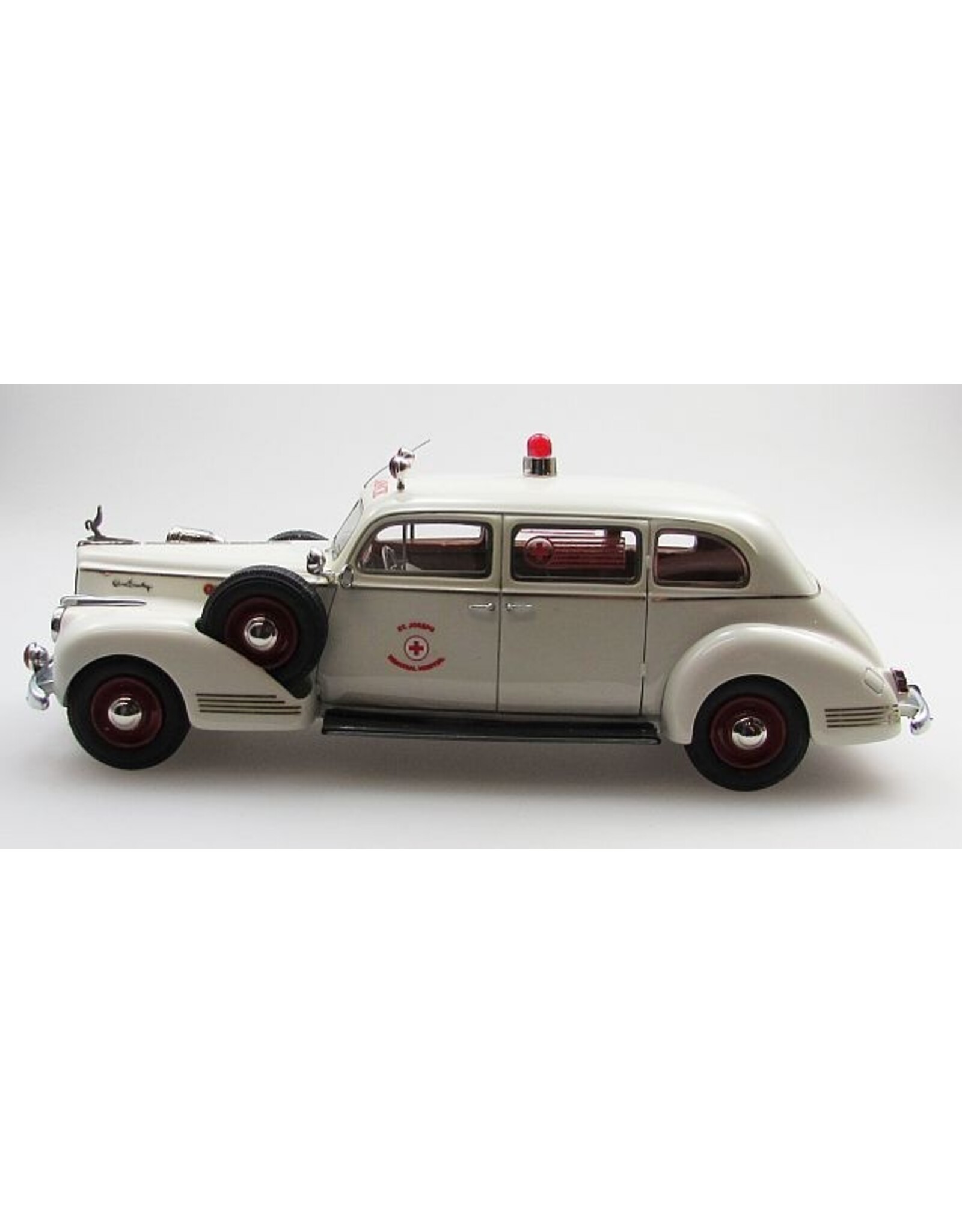 Packard by Henney Packard 160(1942)sedan Ambulance by Henney(white/red)