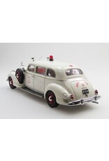 Packard by Henney Packard 160(1942)sedan Ambulance by Henney(white/red)