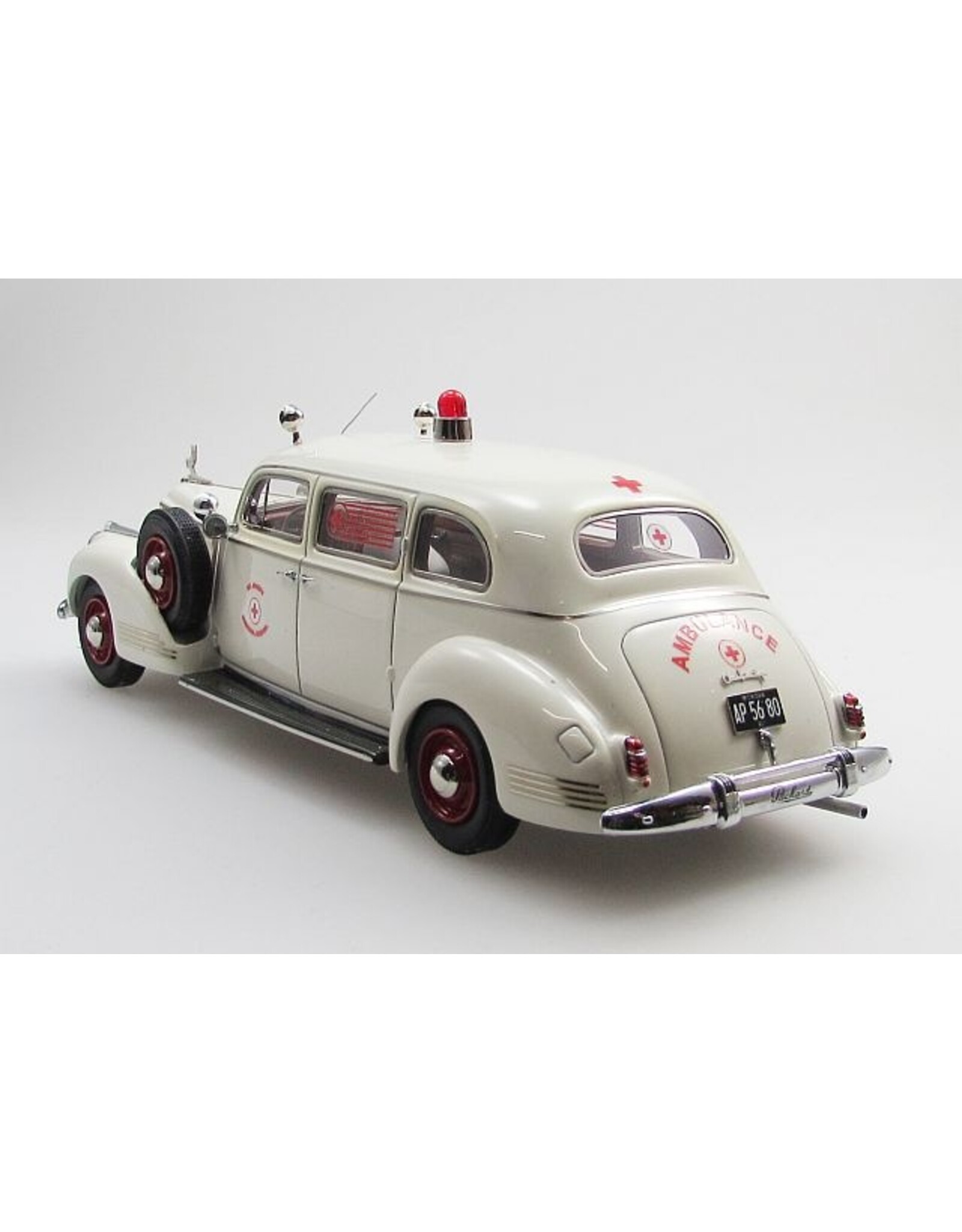 Packard by Henney Packard 160(1942)sedan Ambulance by Henney(white/red)