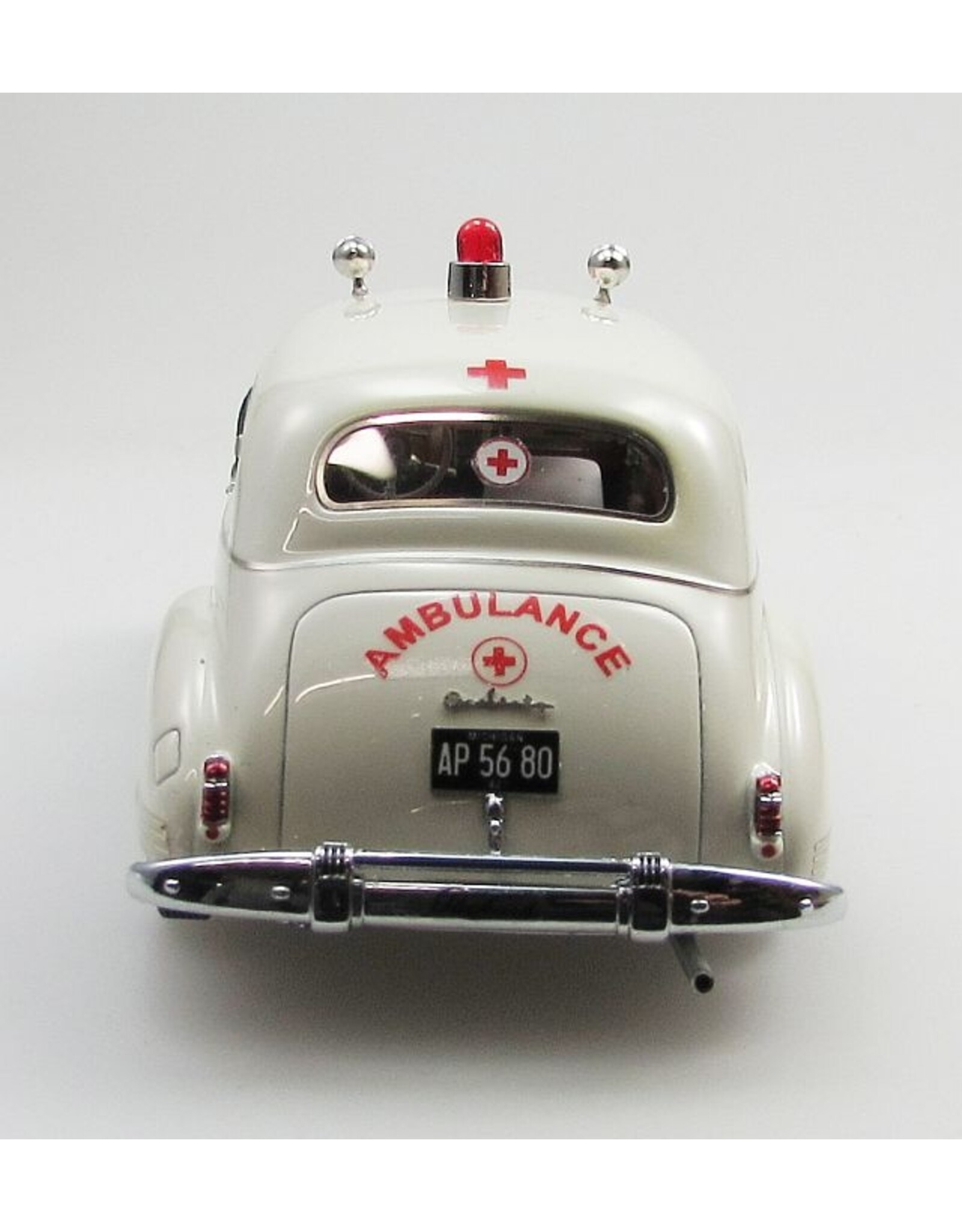 Packard by Henney Packard 160(1942)sedan Ambulance by Henney(white/red)