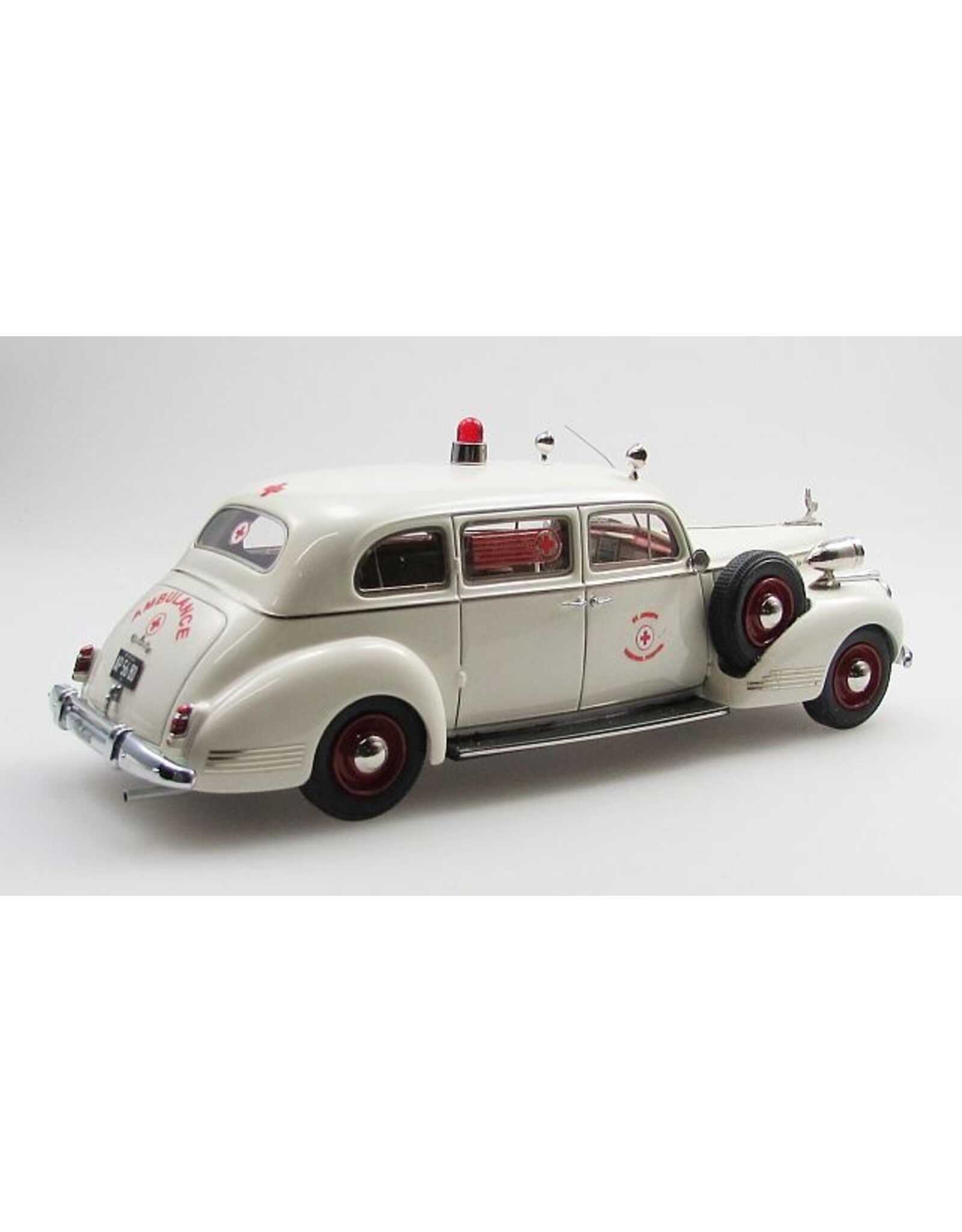 Packard by Henney Packard 160(1942)sedan Ambulance by Henney(white/red)