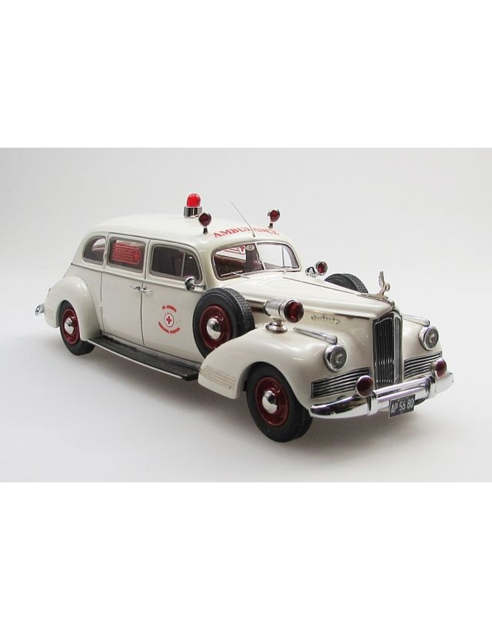 Packard by Henney Packard 160(1942)sedan Ambulance by Henney(white/red)
