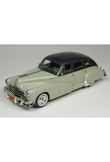 Pontiac Pontiac Silver Streak 4-door sedan(1948)Oyster grey