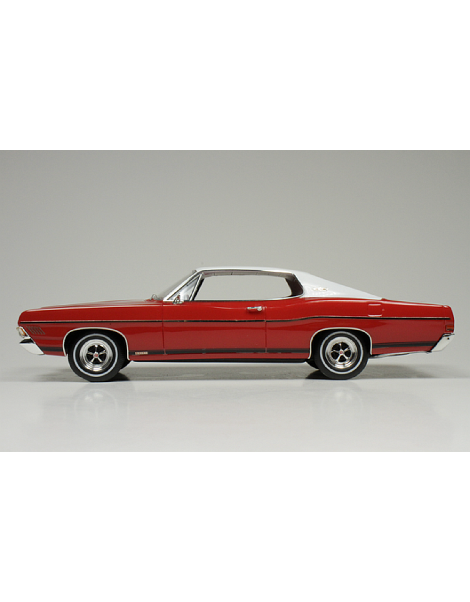 Ford USA Ford Galaxie 500XL(1968)Candy Apple red & white roof