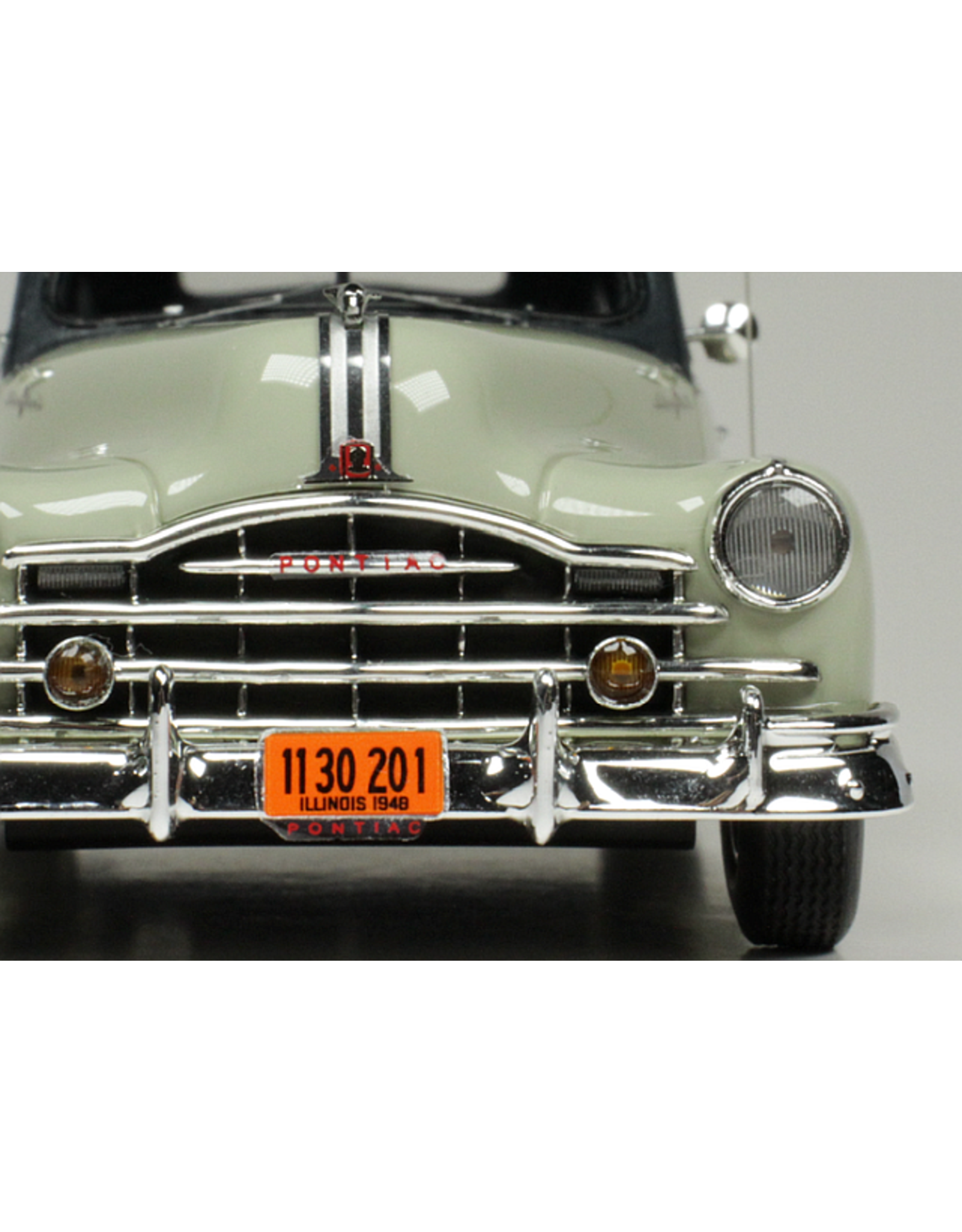 Pontiac Pontiac Silver Streak 4-door sedan(1948)Oyster grey