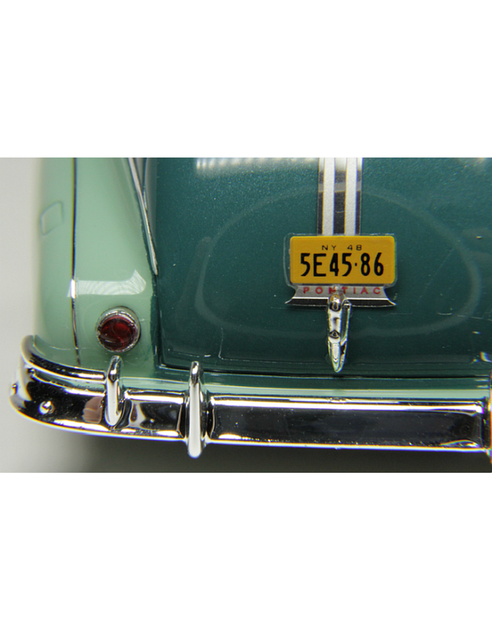 Pontiac Pontiac Silver Streak 4-door sedan(1948)Genessee green