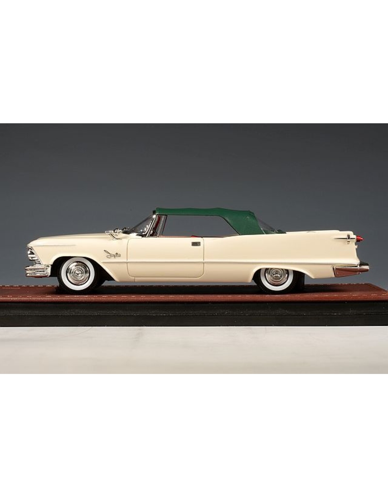 Imperial(Chrysler) Imperial Crown(1957)Convertible(closed roof)single headlight)Desert beige