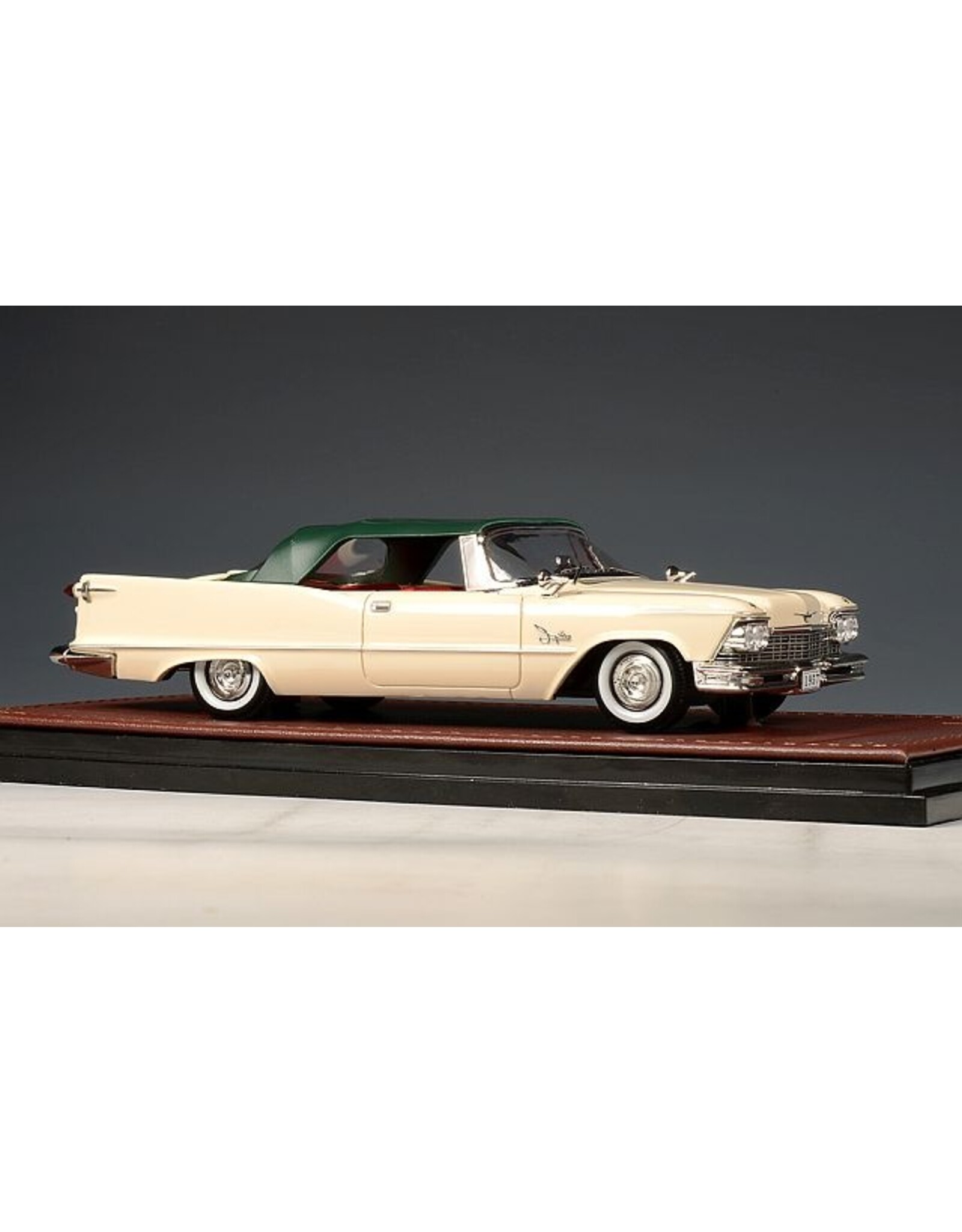 Imperial(Chrysler) Imperial Crown(1957)Convertible(closed roof)single headlight)Desert beige