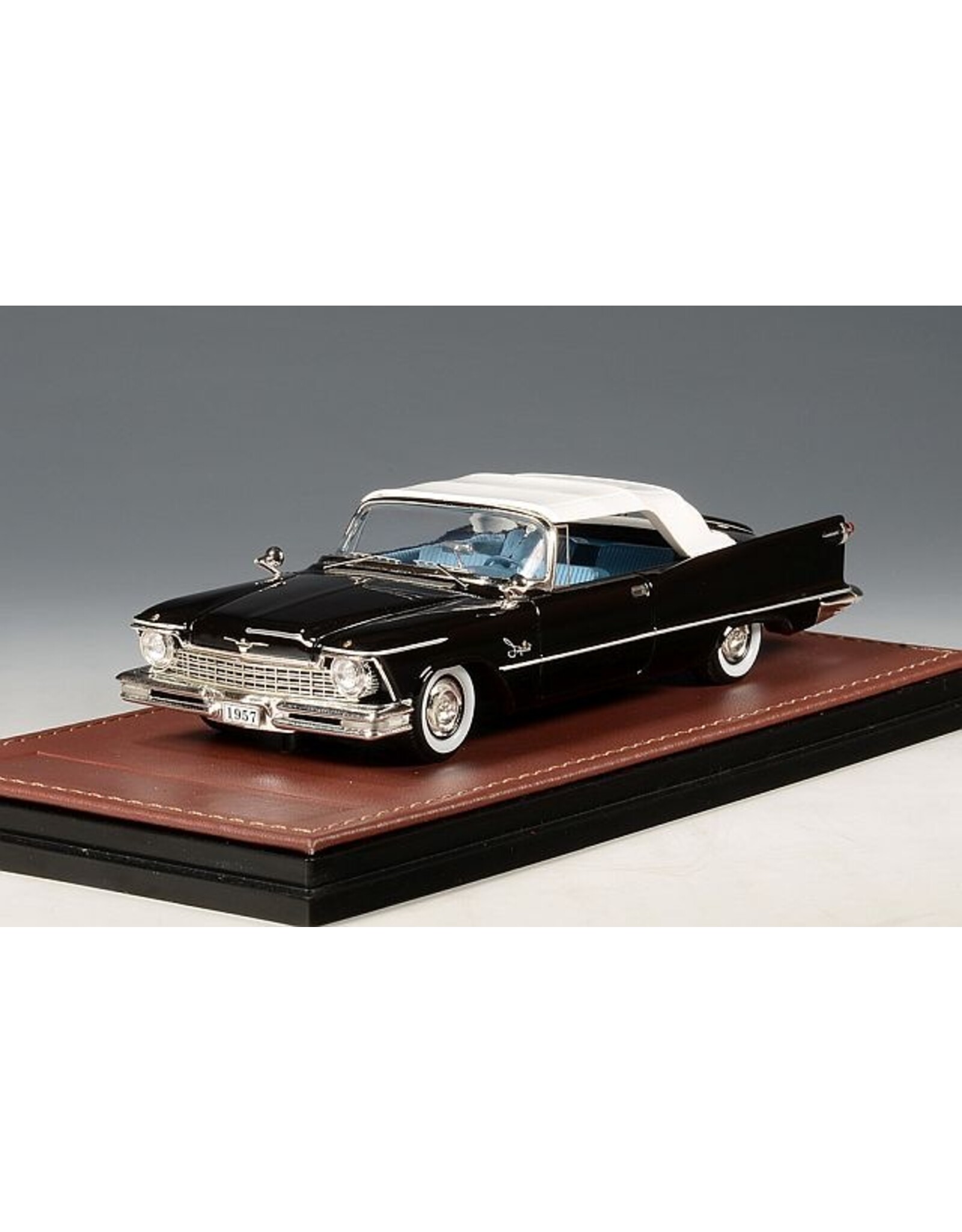Imperial(Chrysler) Imperial Crown convertible(1962)closed top(black)