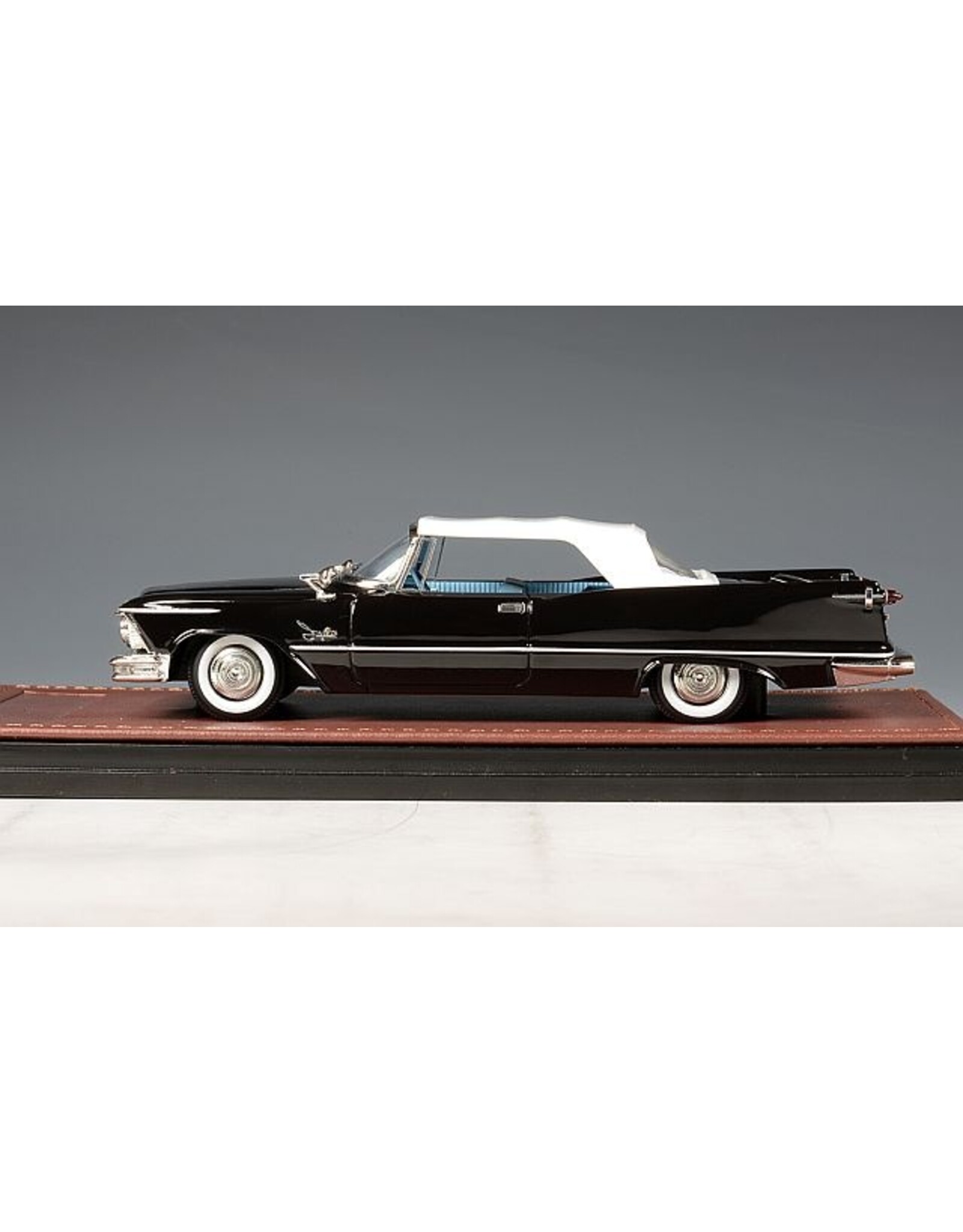 Imperial(Chrysler) Imperial Crown convertible(1962)closed top(black)