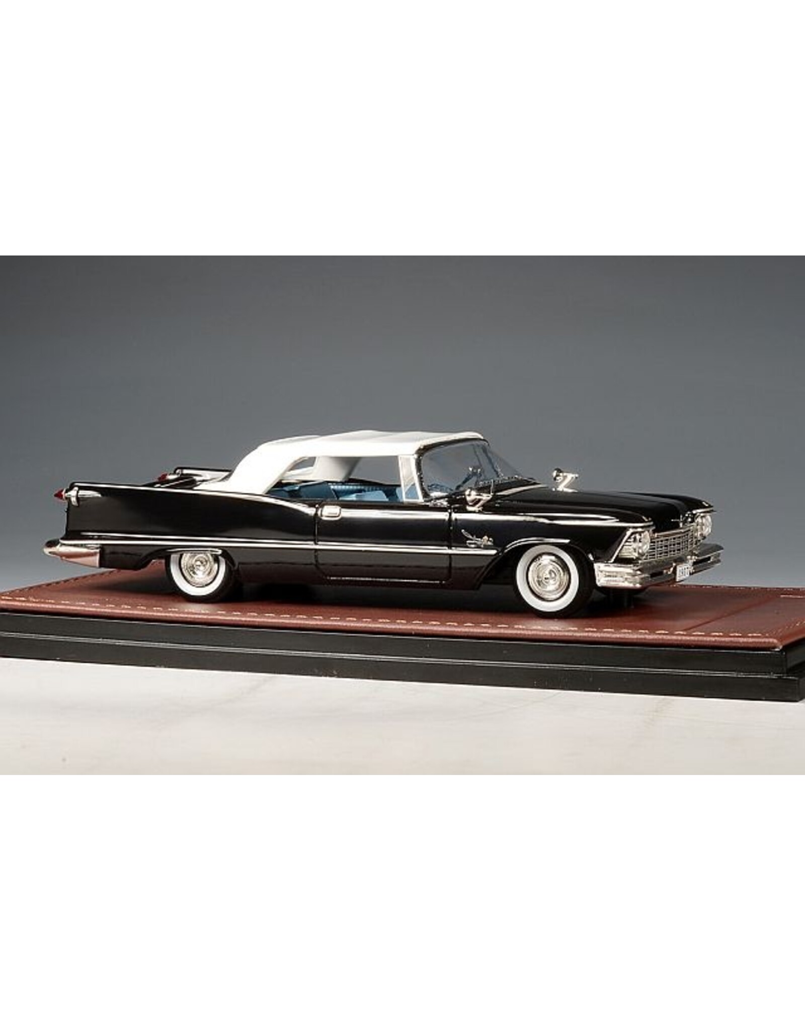 Imperial(Chrysler) Imperial Crown convertible(1962)closed top(black)
