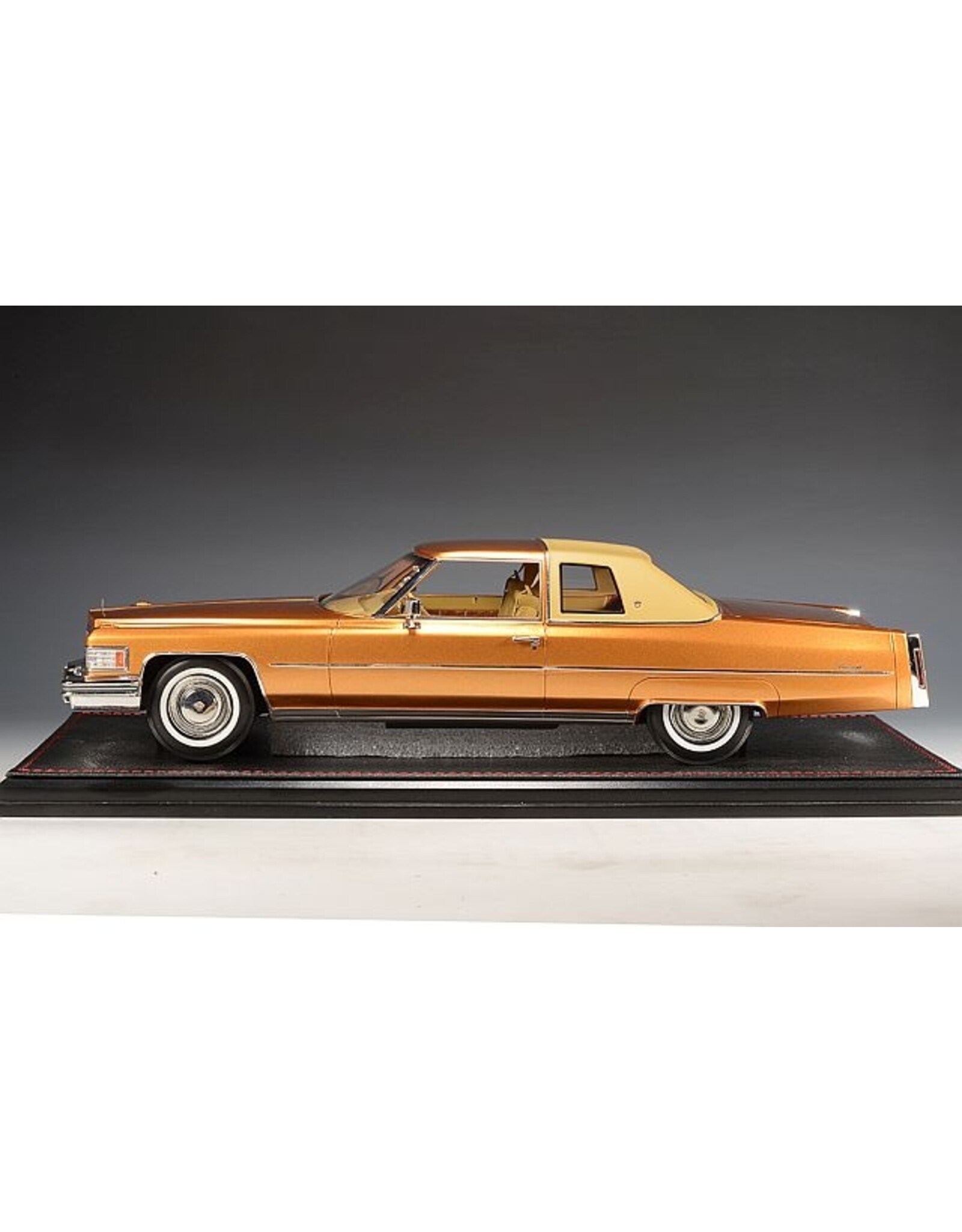 Cadillac(General Motors) Cadillac Coupé DeVille(1976)amberlite firemist