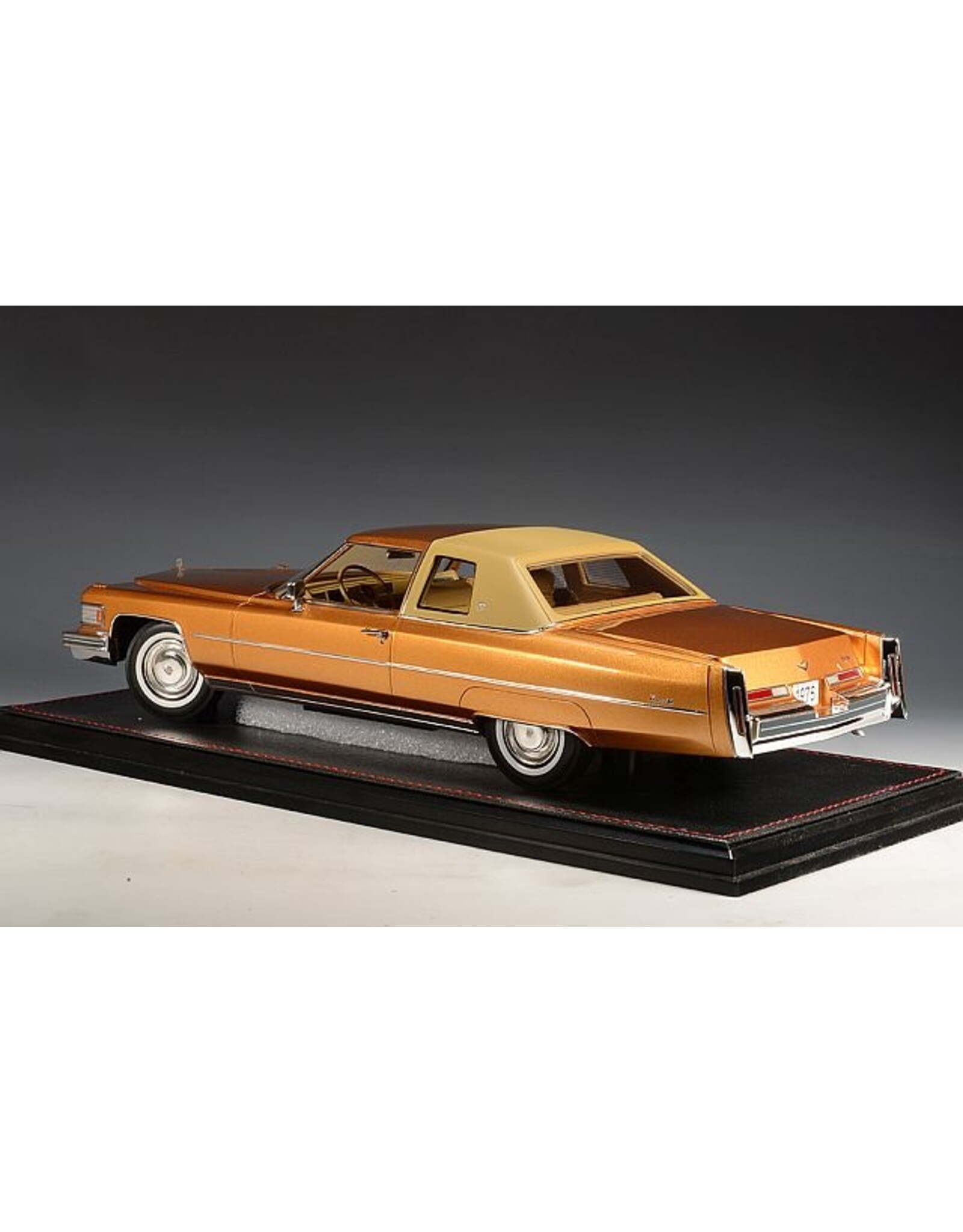 Cadillac(General Motors) Cadillac Coupé DeVille(1976)amberlite firemist