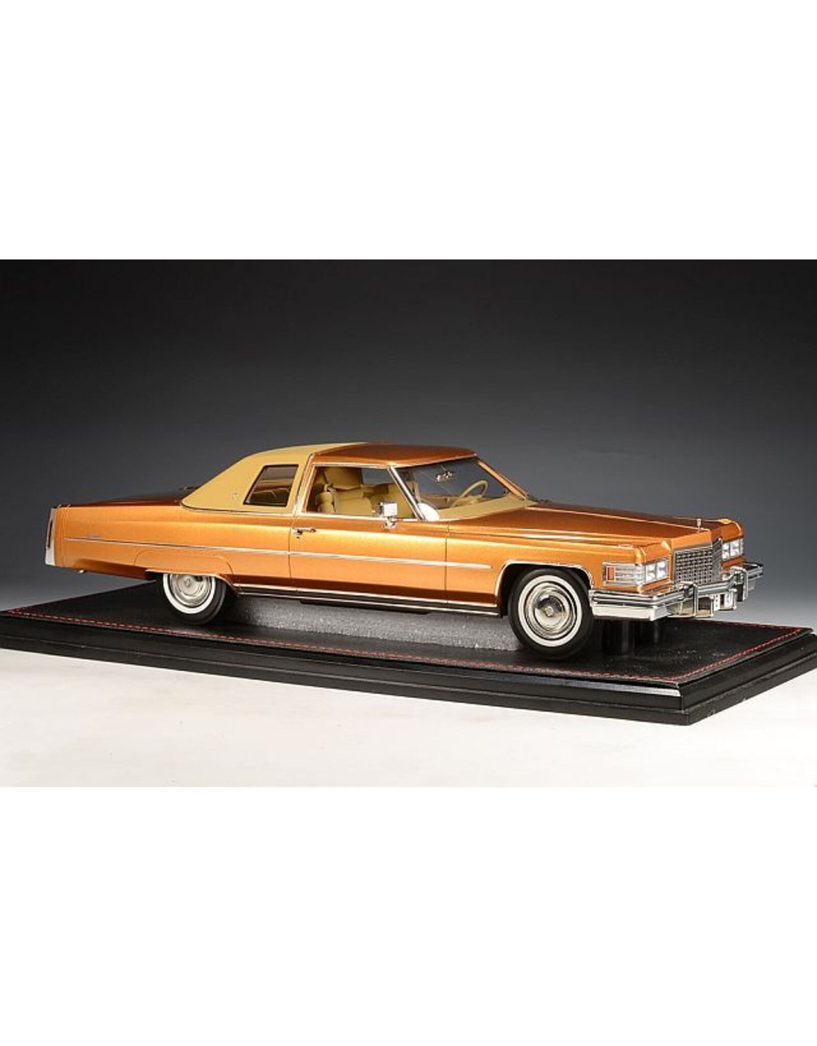 Cadillac(General Motors) Cadillac Coupé DeVille(1976)amberlite firemist