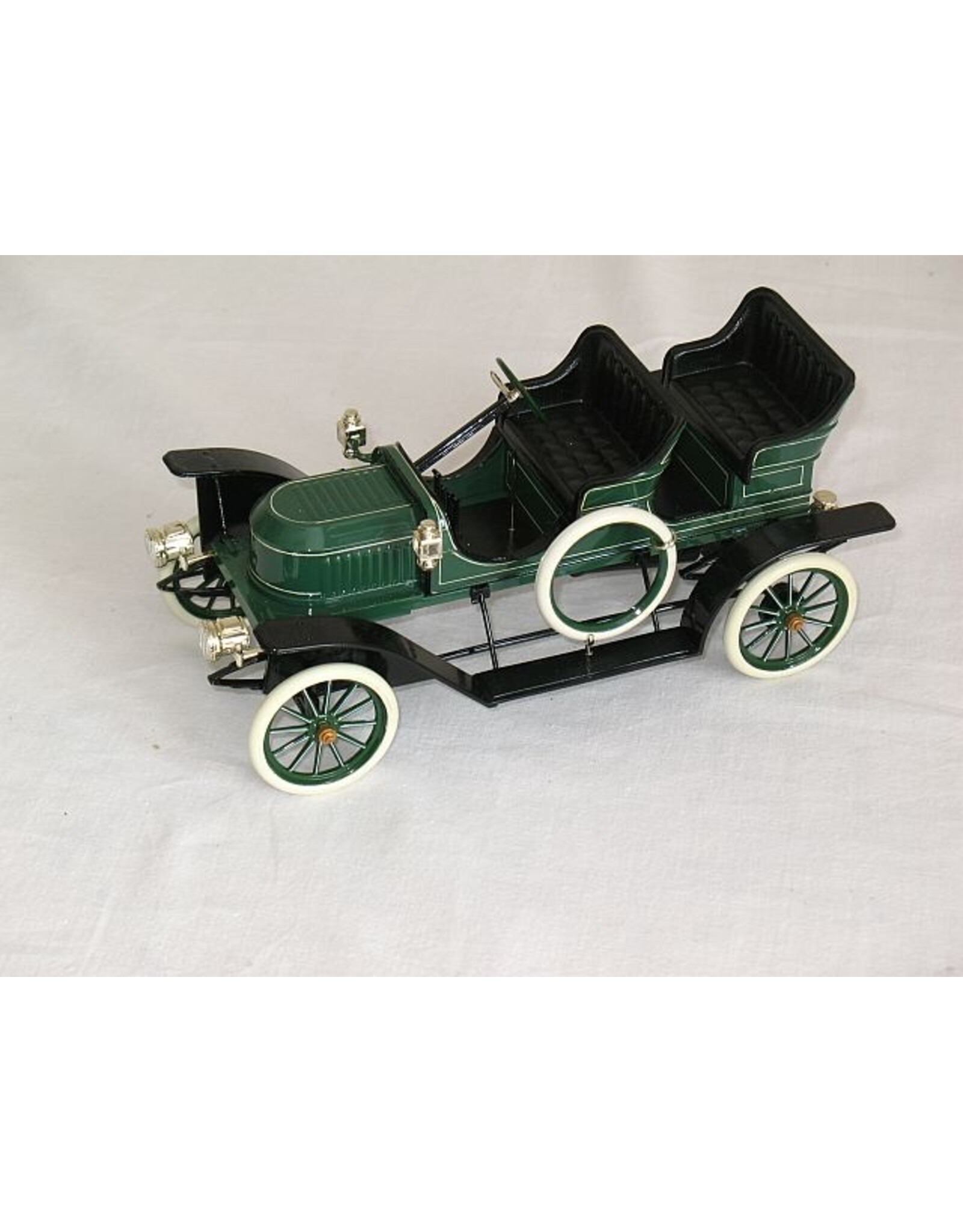 STANLEY MOTOR CARRIAGE COMPANY Stanley Model E Runabout Steamer