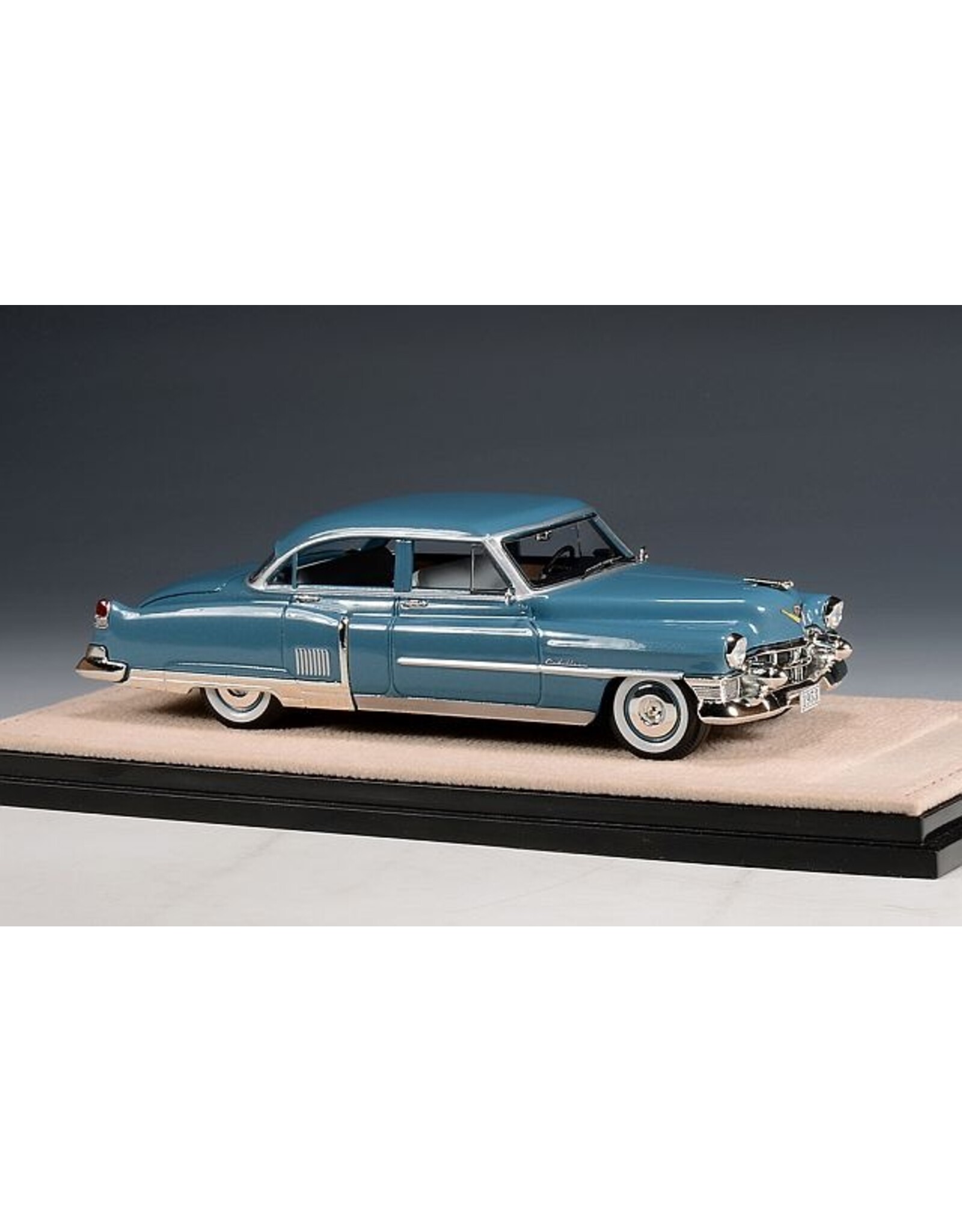 Cadillac(General Motors) Cadillac Fleetwood Sixty Special(1953)Tunis blue metallic