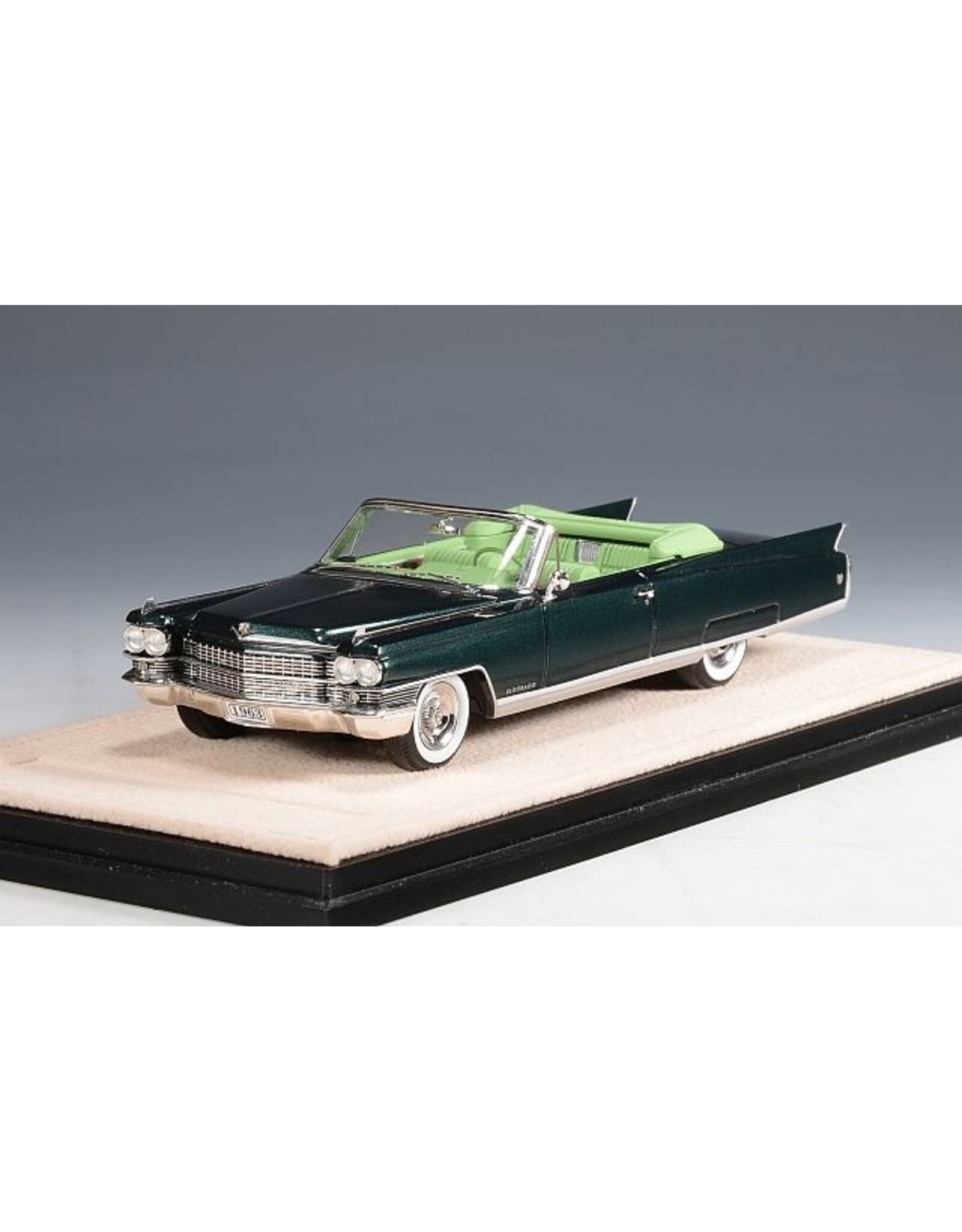 Cadillac(General Motors) Cadillac Eldorado Biarritz(1963)open roof(Brewster green metallic)
