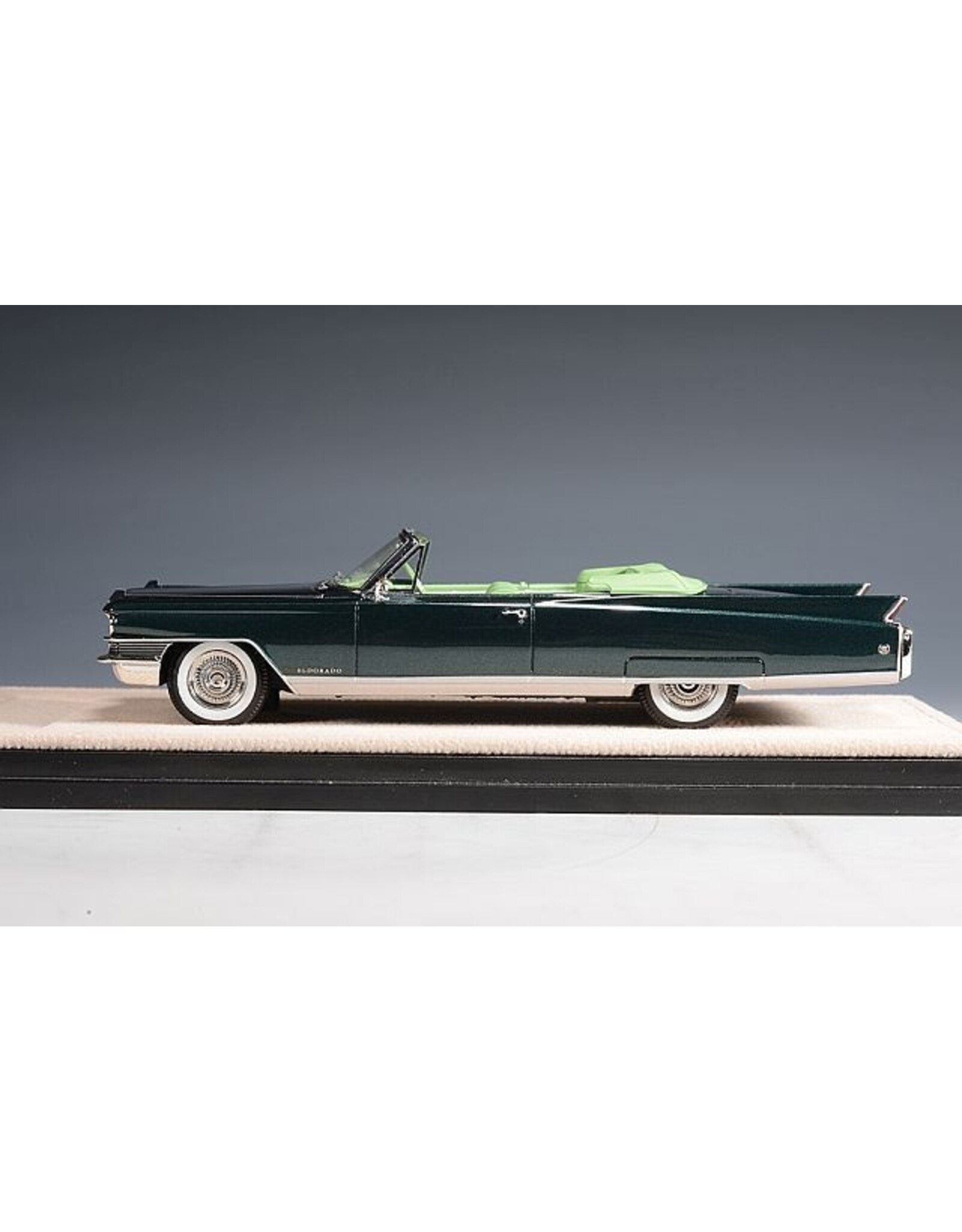 Cadillac(General Motors) Cadillac Eldorado Biarritz(1963)open roof(Brewster green metallic)