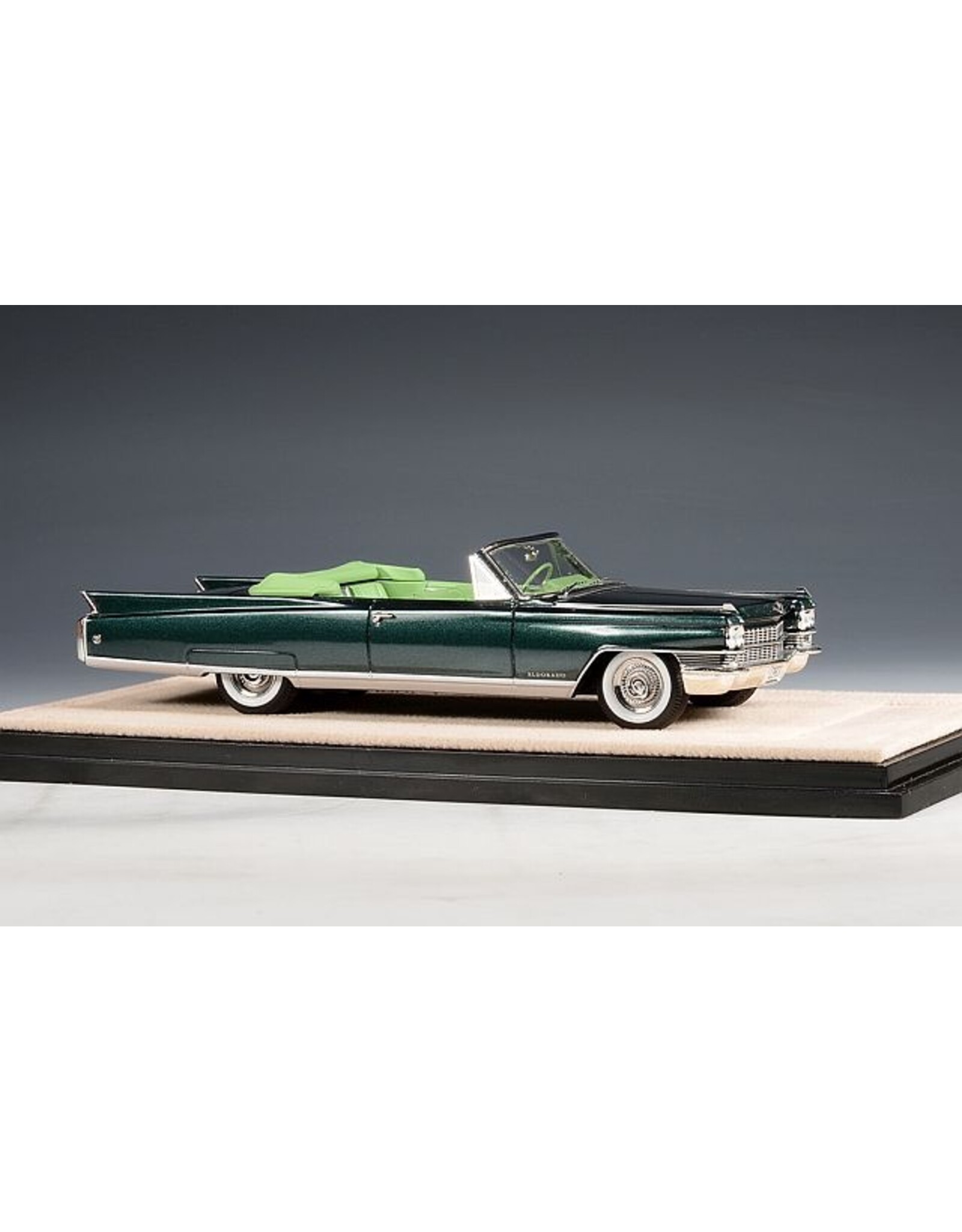 Cadillac(General Motors) Cadillac Eldorado Biarritz(1963)open roof(Brewster green metallic)