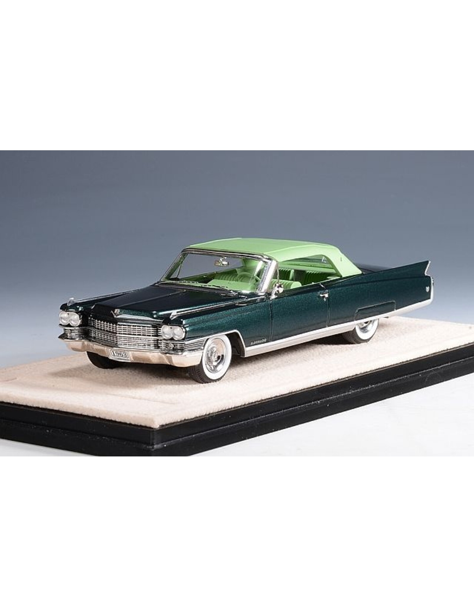 Cadillac(General Motors) Cadillac Eldorado Biarritz(1963)closed roof(Brewster green metallic)